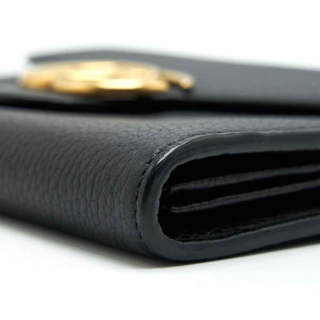 gucci-grained-calfskin-gg-logo-wallet-on-chain-with-ghw