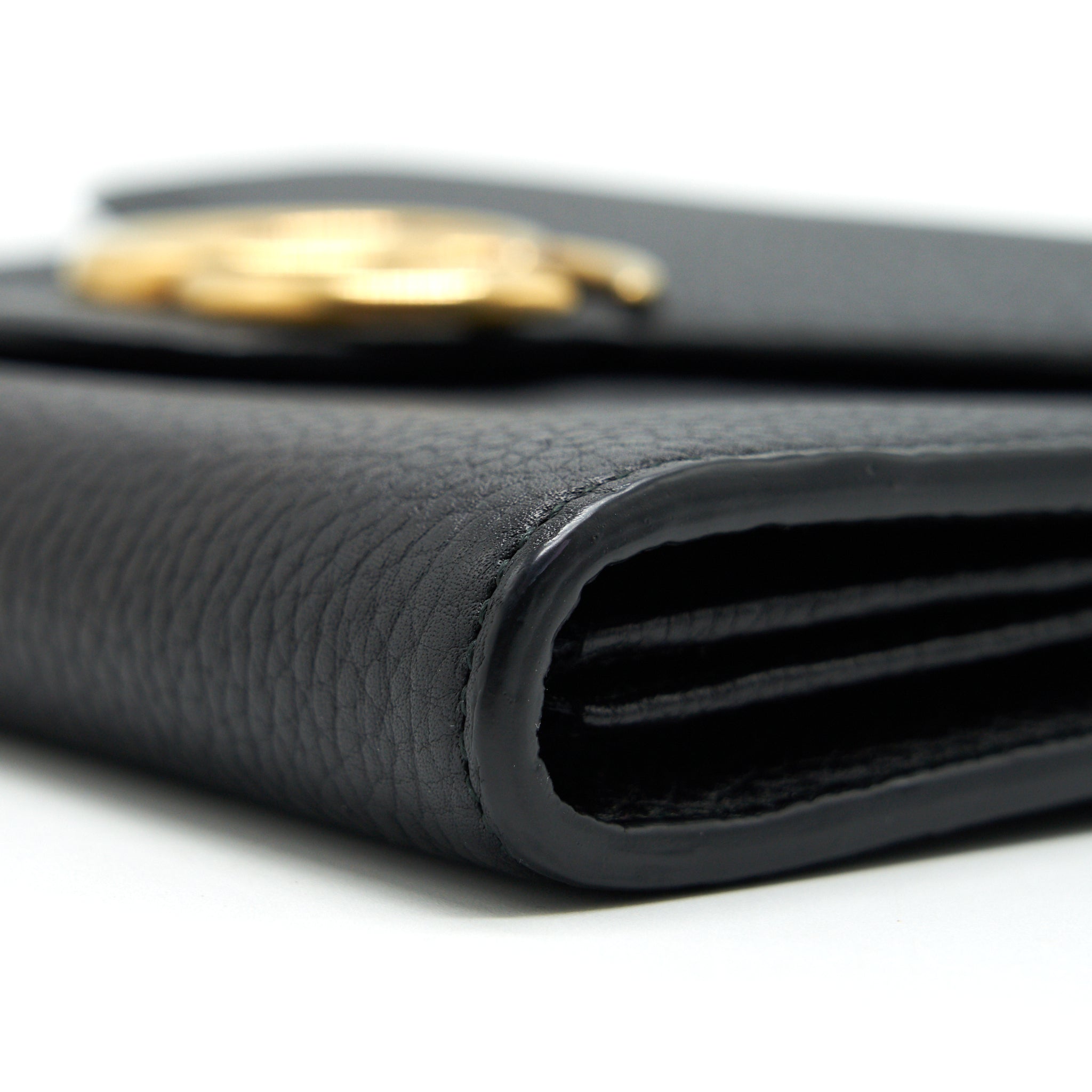 gucci-grained-calfskin-gg-logo-wallet-on-chain-with-ghw