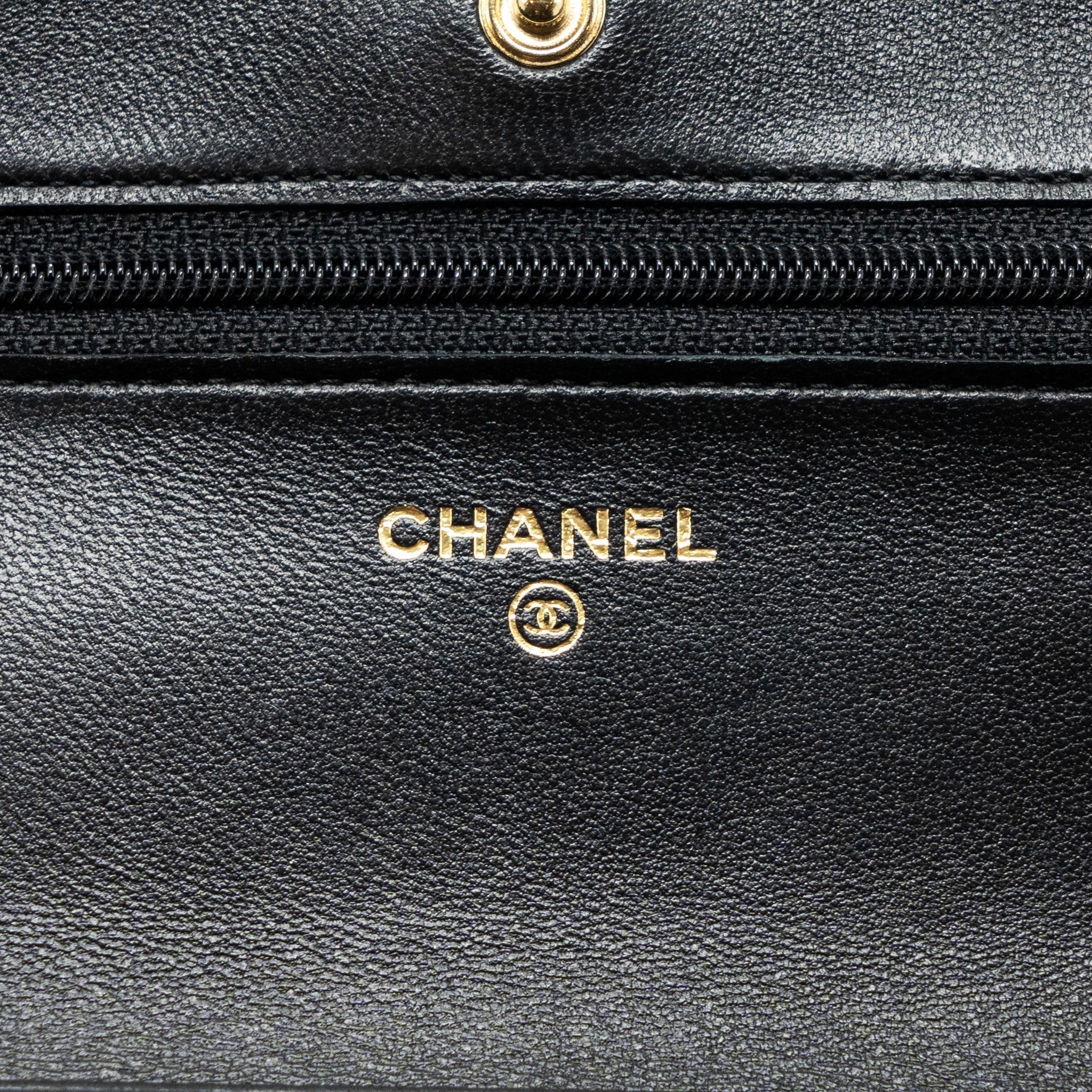 chanel-classic-wallet-on-chain-lambskin-black-lghw