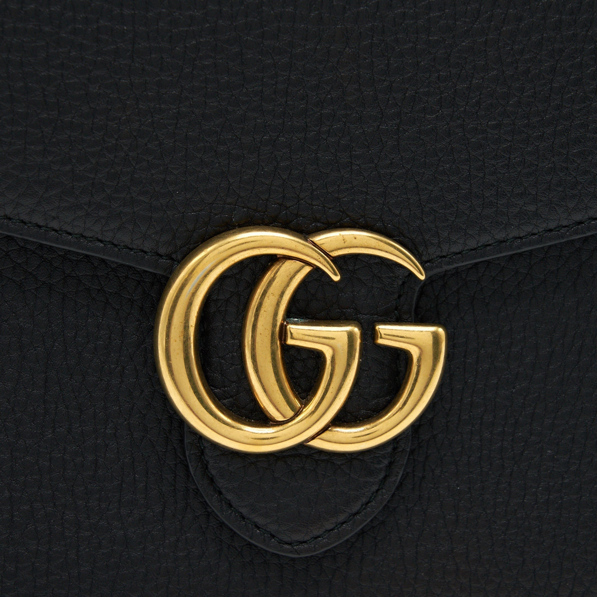 gucci-grained-calfskin-gg-logo-wallet-on-chain-with-ghw