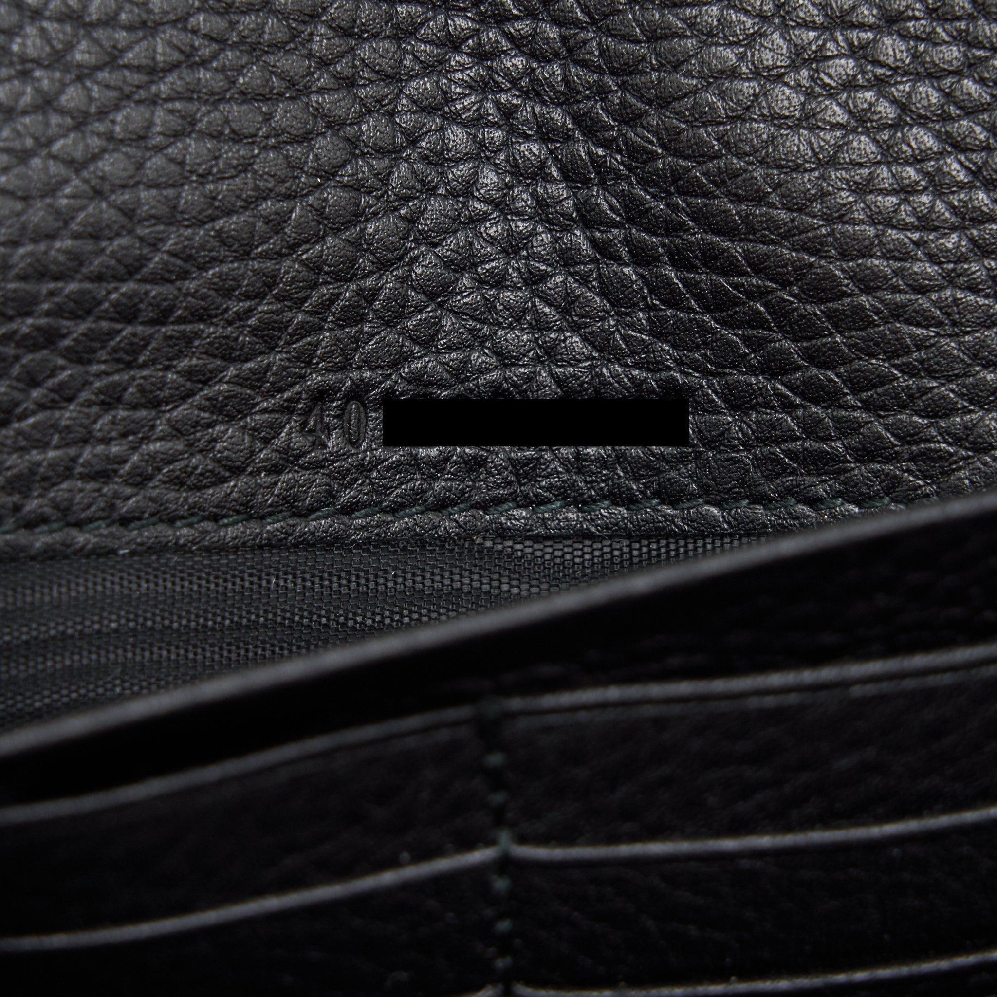 gucci-grained-calfskin-gg-logo-wallet-on-chain-with-ghw