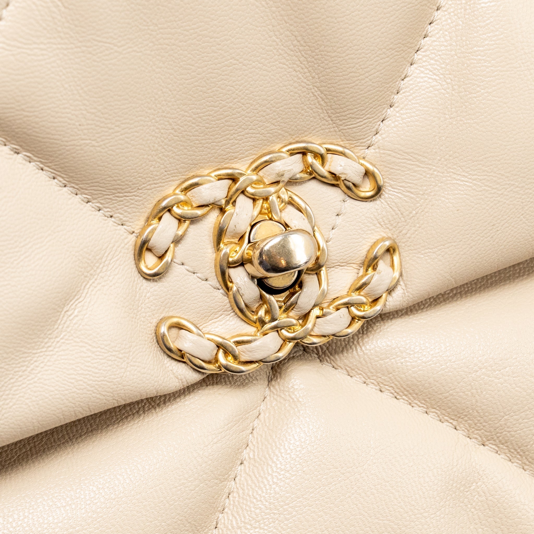 chanel-maxi-19-bag-goatskin-beige-multicolor-hardware-1