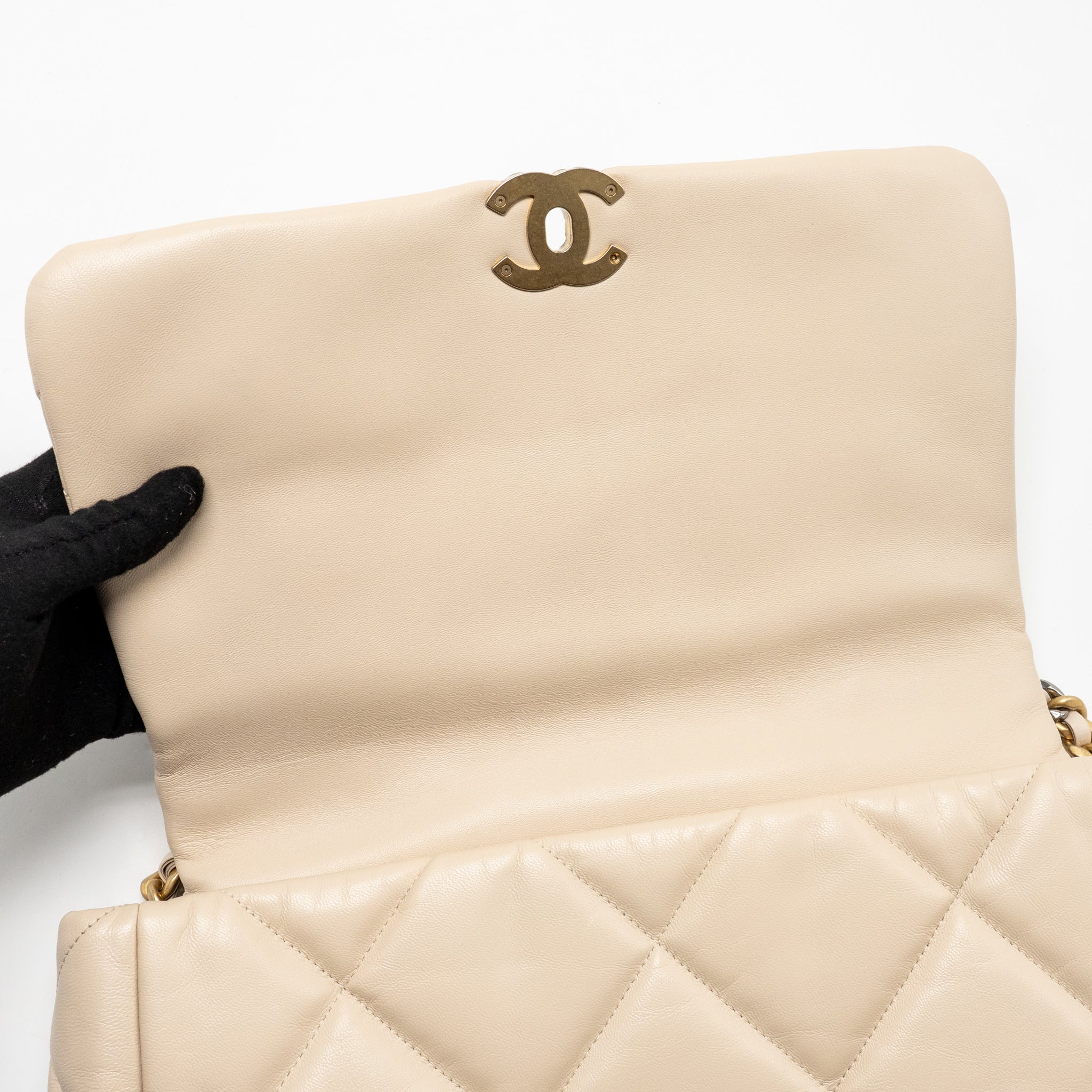 chanel-maxi-19-bag-goatskin-beige-multicolor-hardware-1