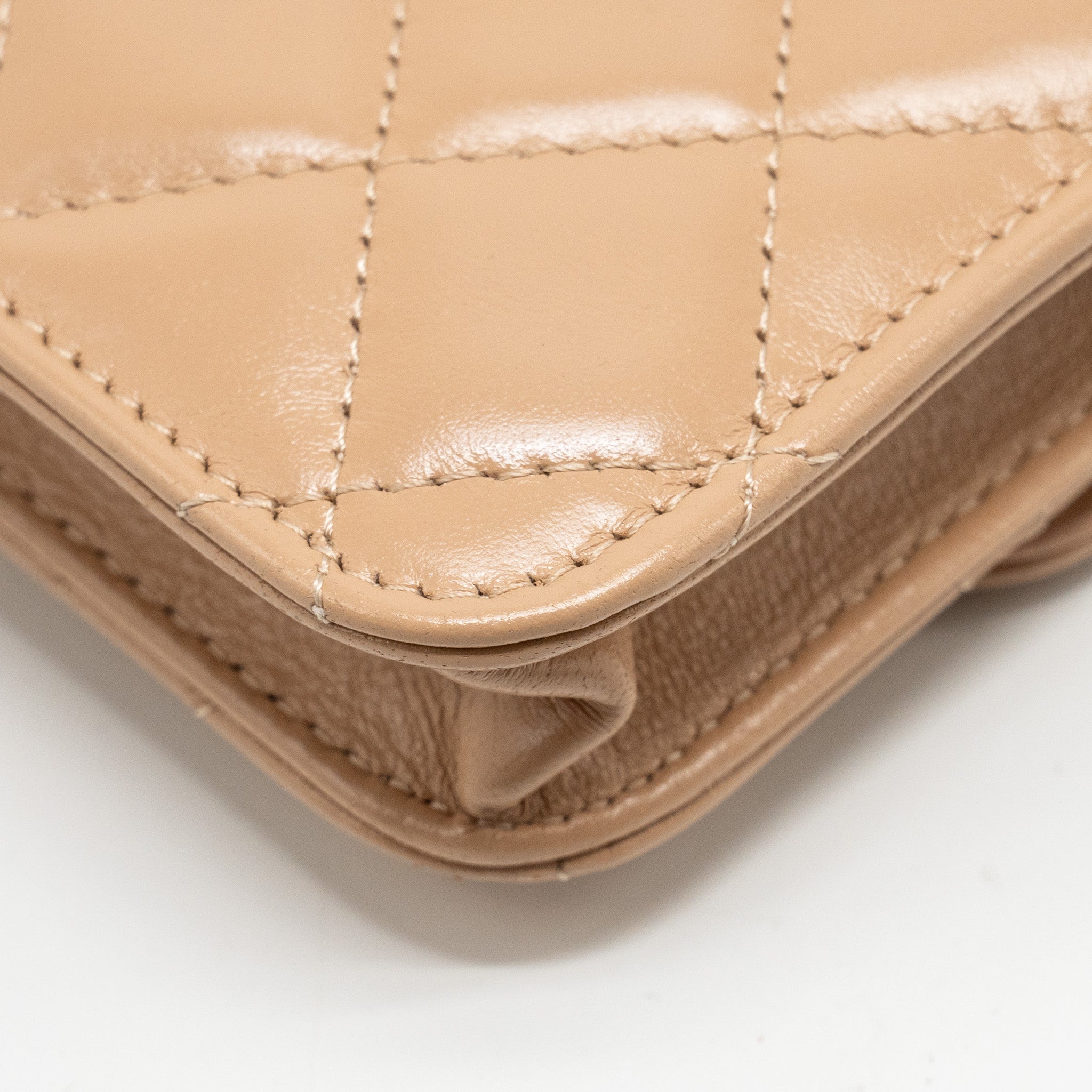 chanel-21a-flap-coin-purse-with-chain-calfskin-beige-ghw