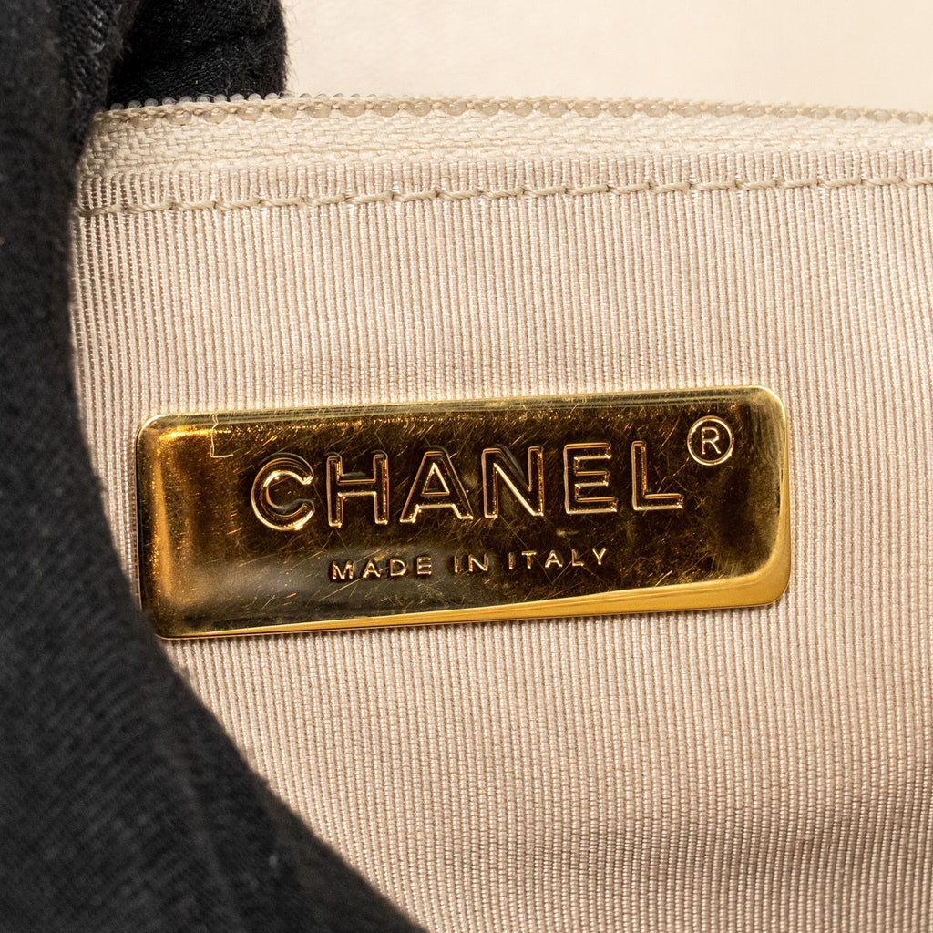 chanel-maxi-19-bag-goatskin-beige-multicolor-hardware-1