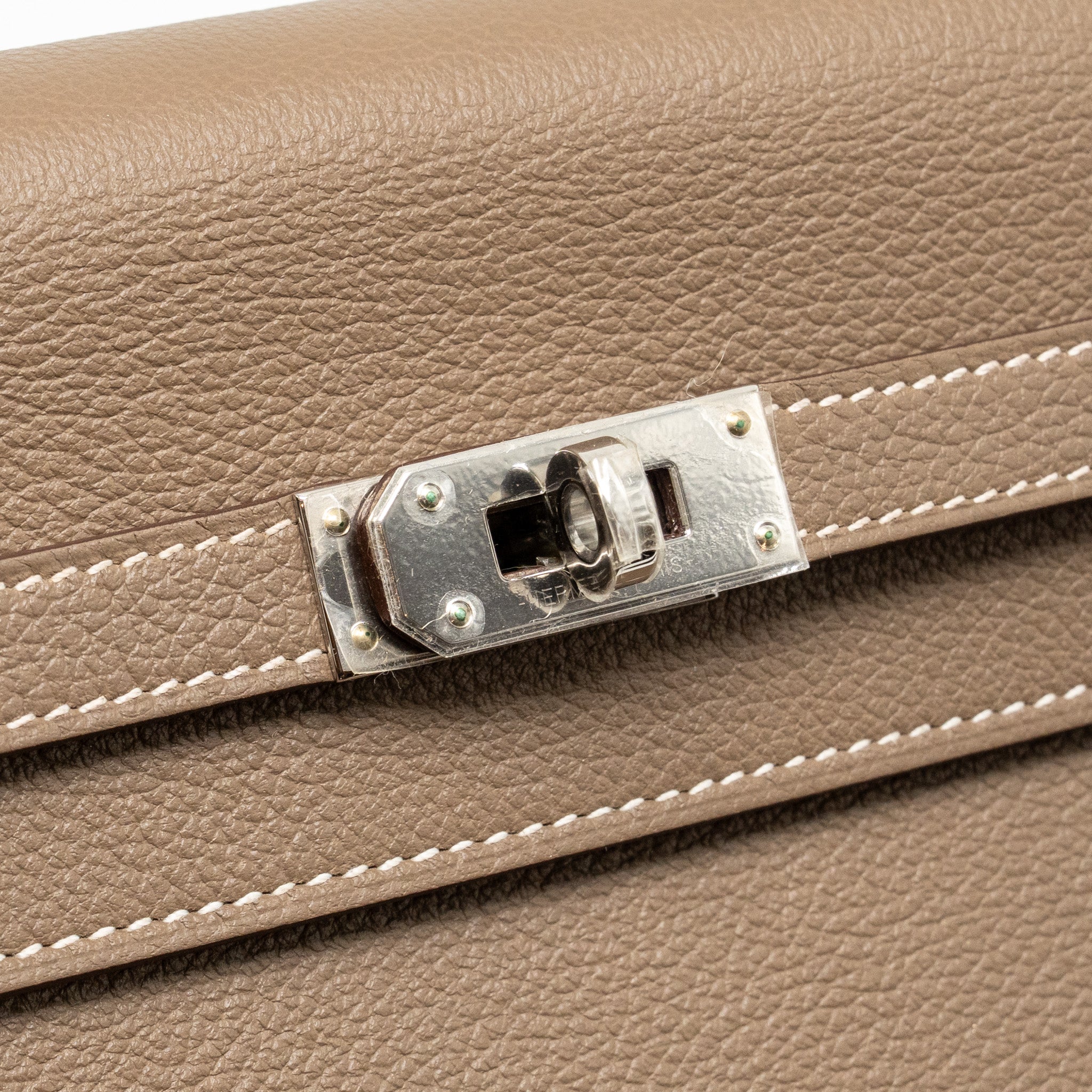 hermes-classic-kelly-to-go-evercolor-etoupe-shw-stamp-b