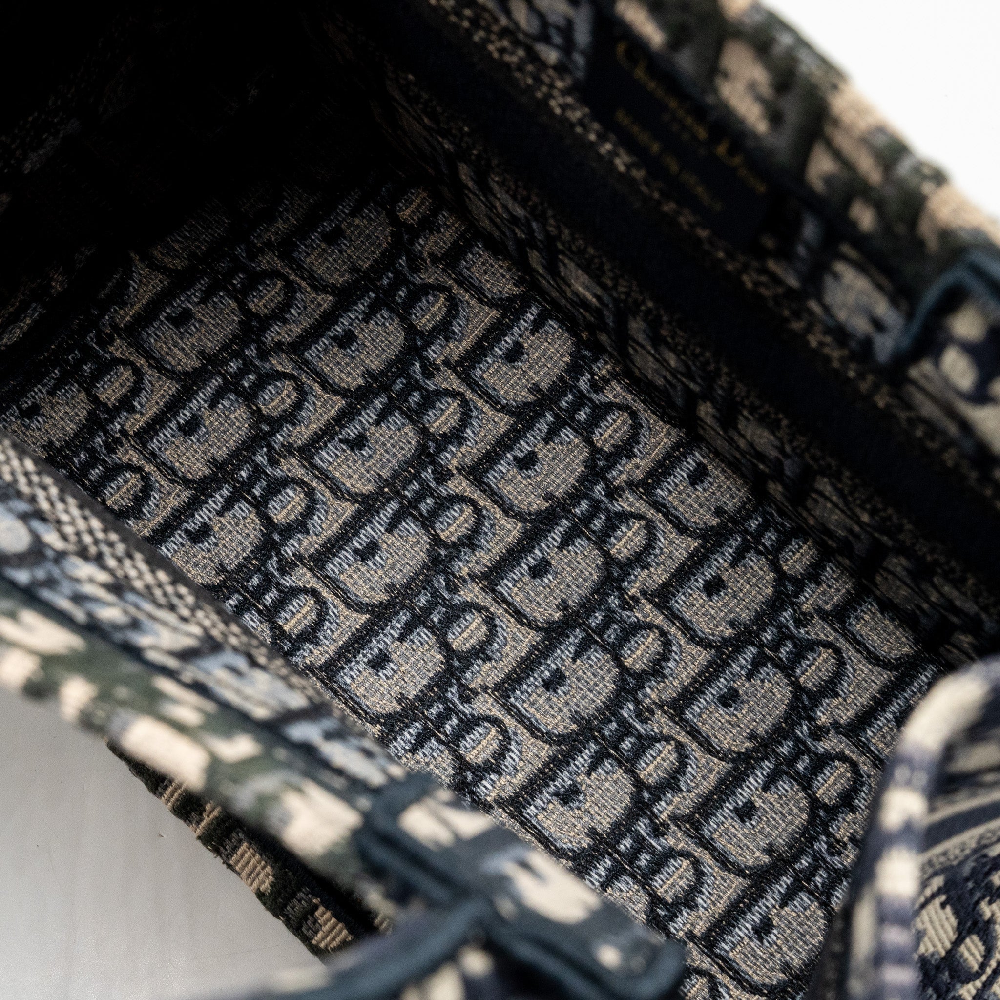 dior-small-book-tote-blue-ecru-dior-oblique-embroidry-copy