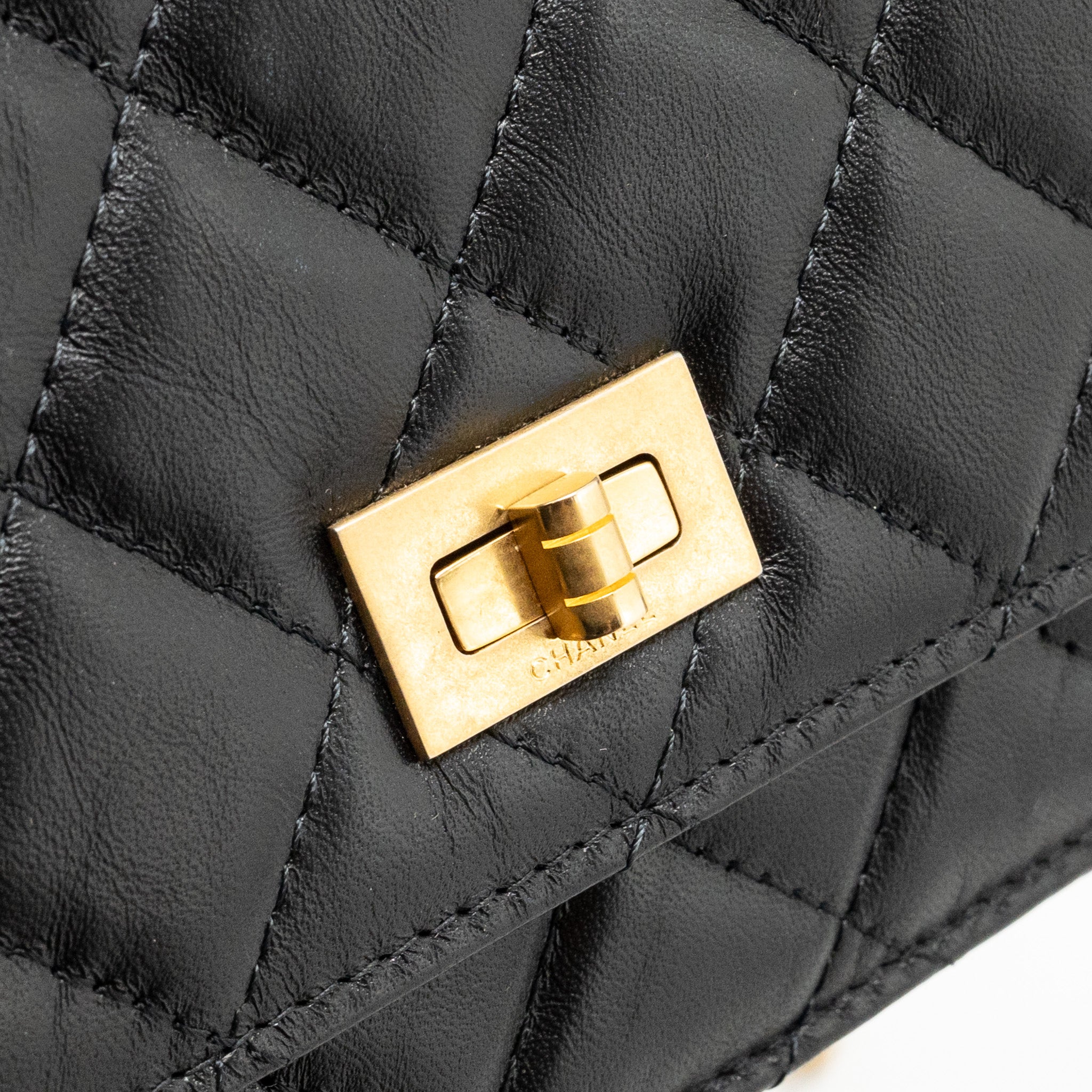 chanel-2-55-reissue-wallet-on-chain-lambskin-black-ghw-microchip-copy