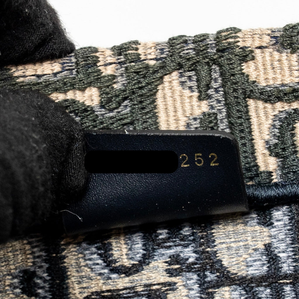 dior-small-book-tote-blue-ecru-dior-oblique-embroidry-copy