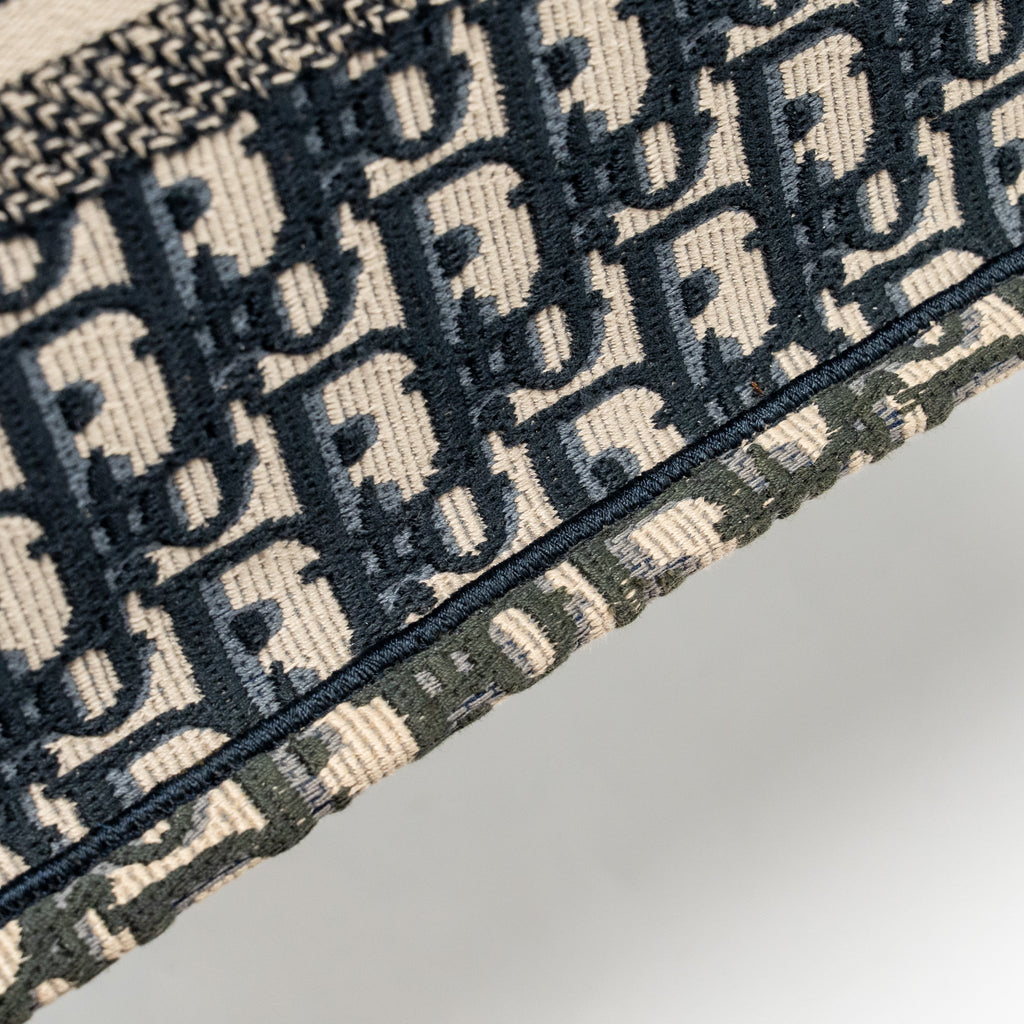 dior-small-book-tote-blue-ecru-dior-oblique-embroidry-copy