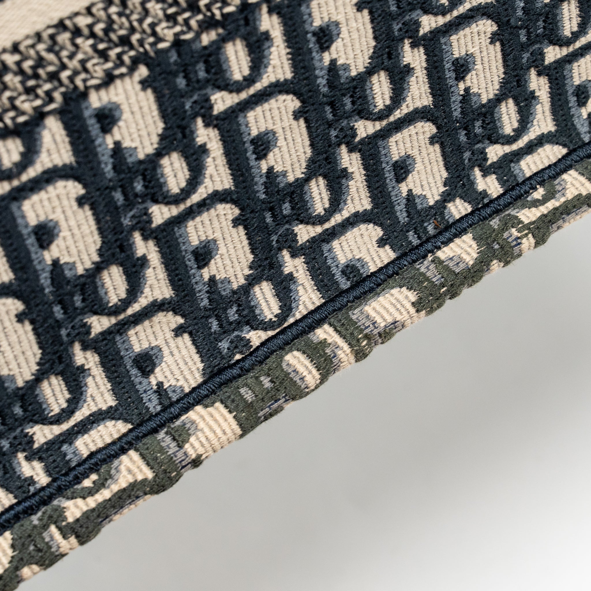 dior-small-book-tote-blue-ecru-dior-oblique-embroidry-copy