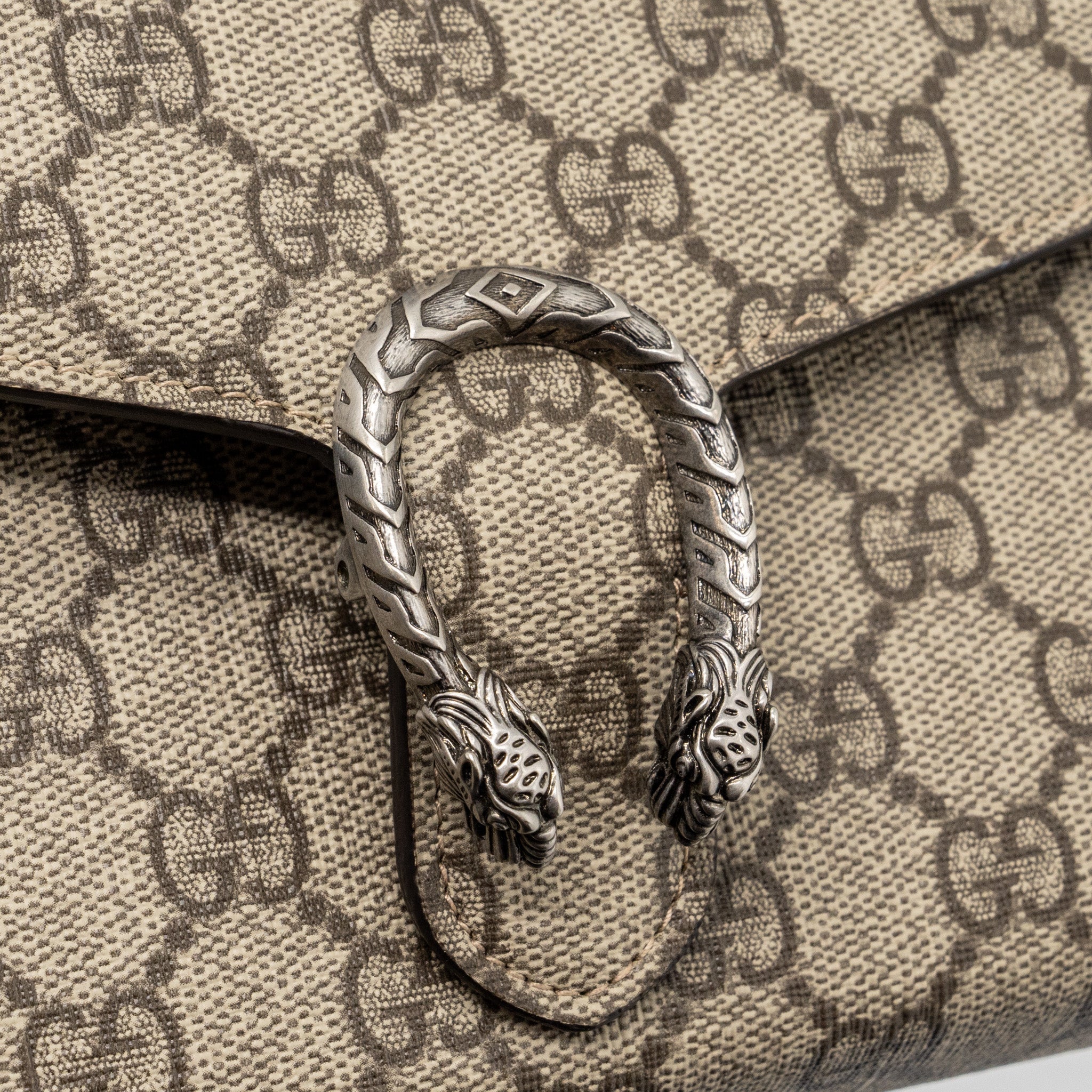 gucci-dionysus-wallet-on-chain-gg-supreme-canvas-shw-1