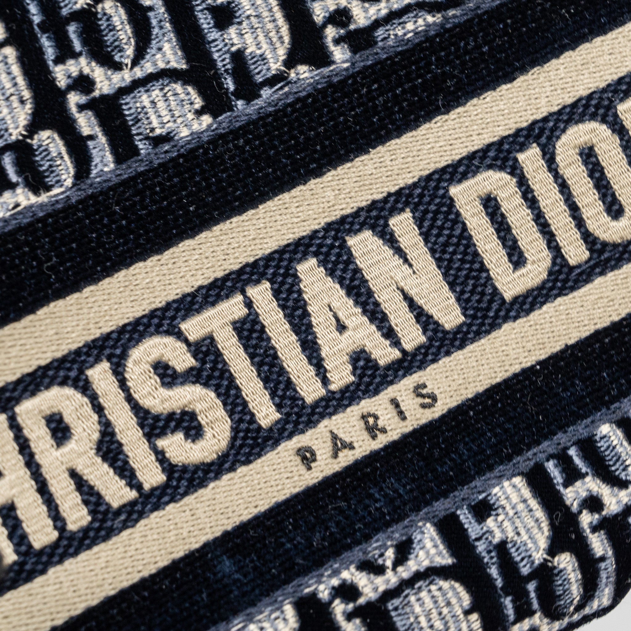 dior-beauty-pouch-blue-dior-oblique-jacquard-velvet-ghw