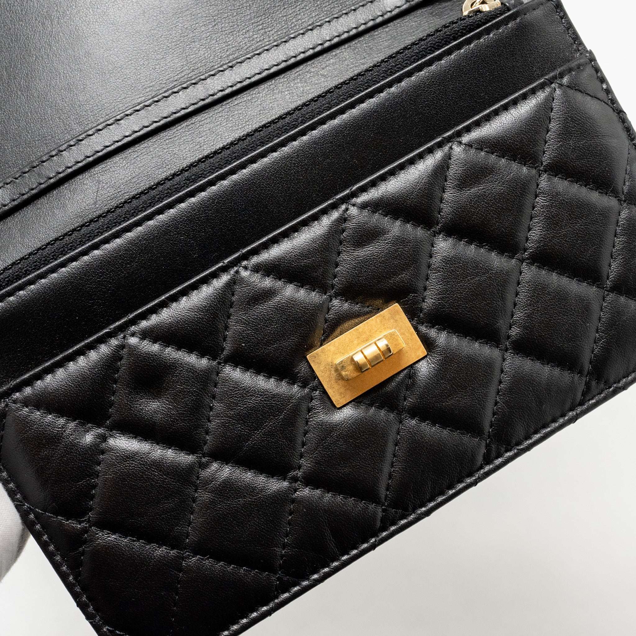 chanel-2-55-reissue-wallet-on-chain-lambskin-black-ghw-microchip-copy