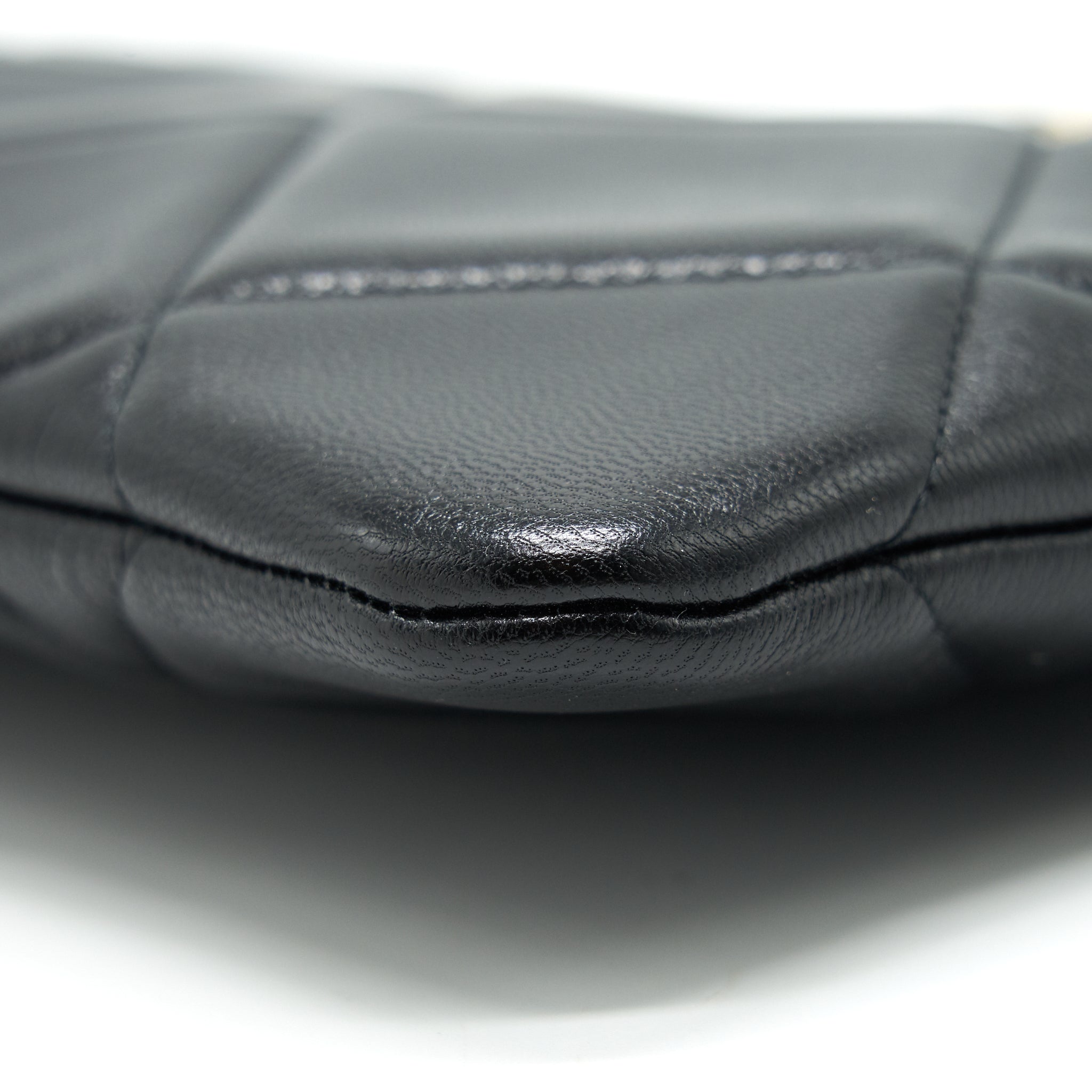 chanel-19-pouch-black-ghw