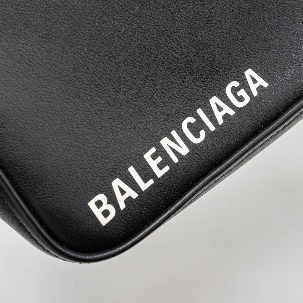 balenciaga-triangle-duffle-bag-calfskin-black-shw-copy