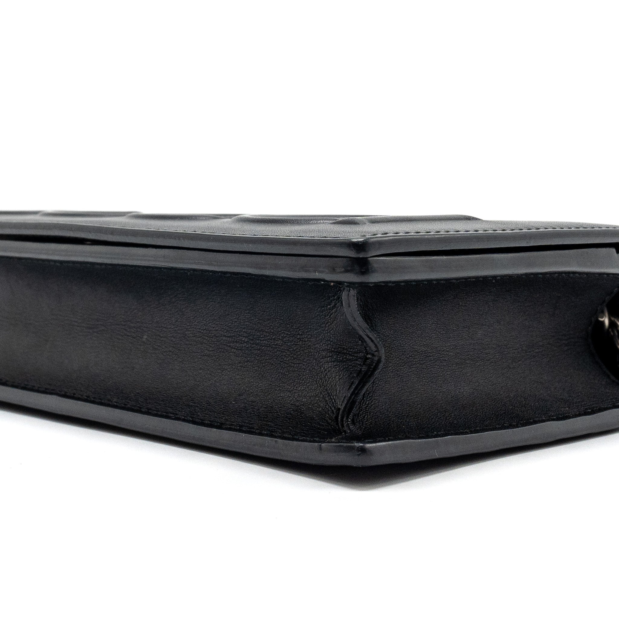 gucci-flap-wallet-on-chain-calfskin-black-shw