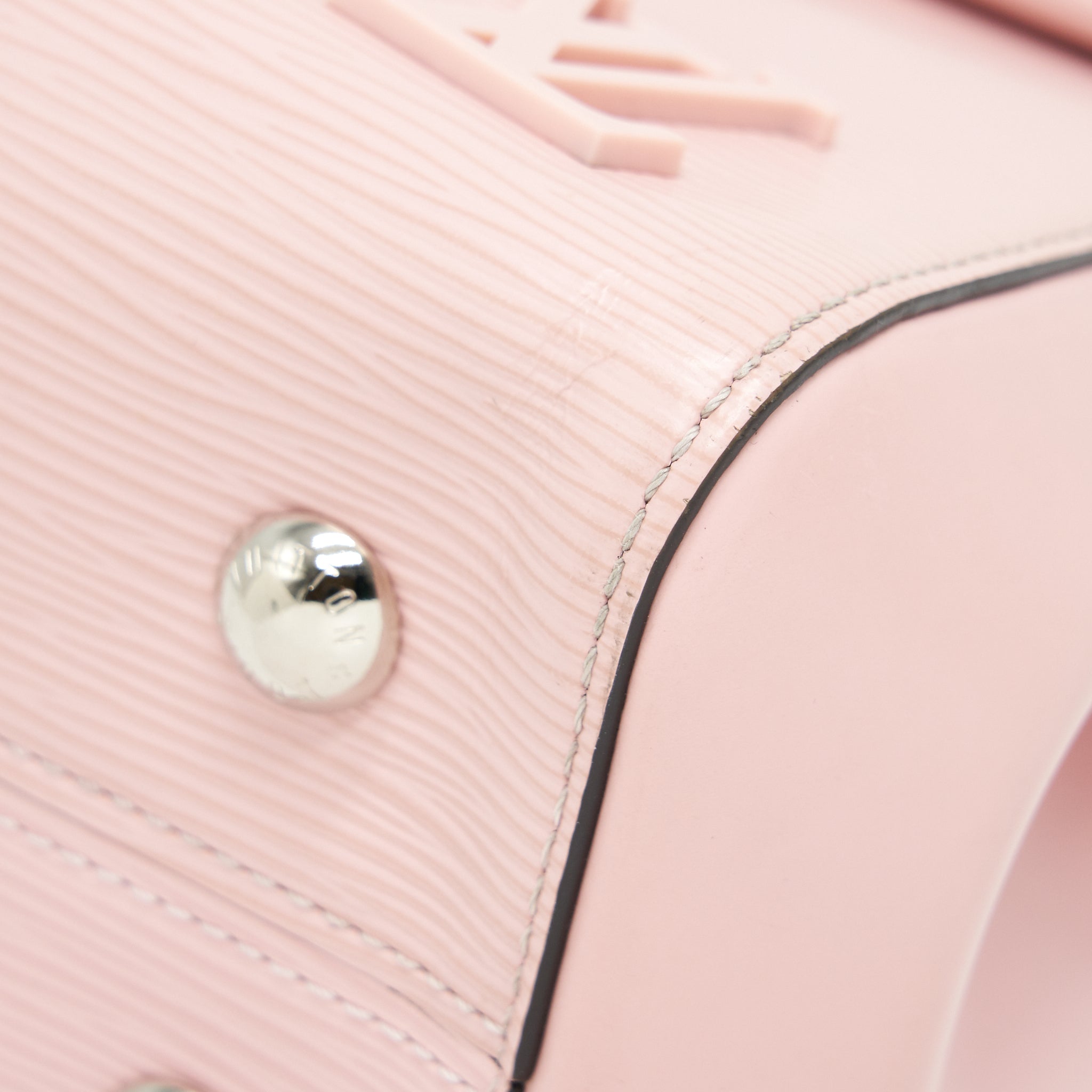 louis-vuitton-clunny-mm-pink-shw