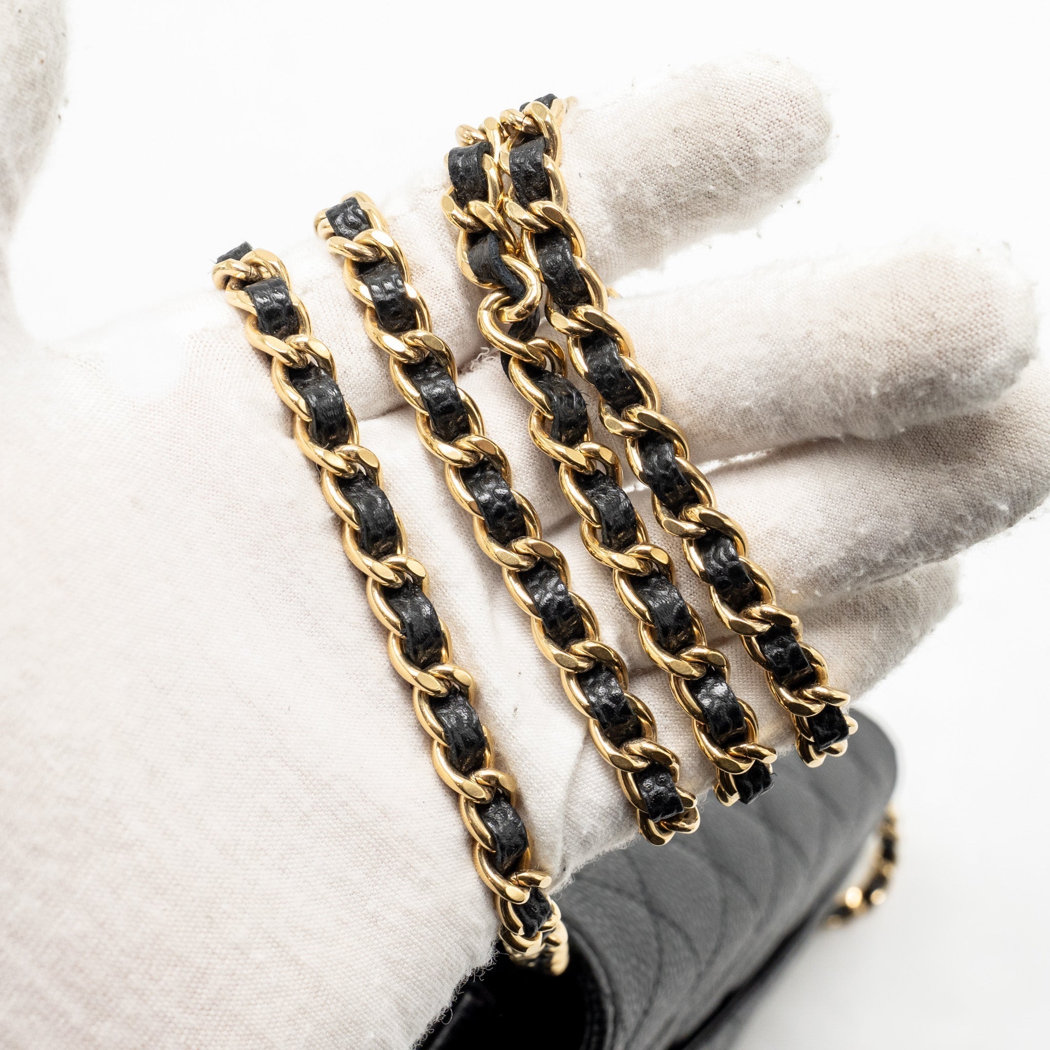chanel-classic-wallet-on-chain-caviar-black-ghwmicrochip-3