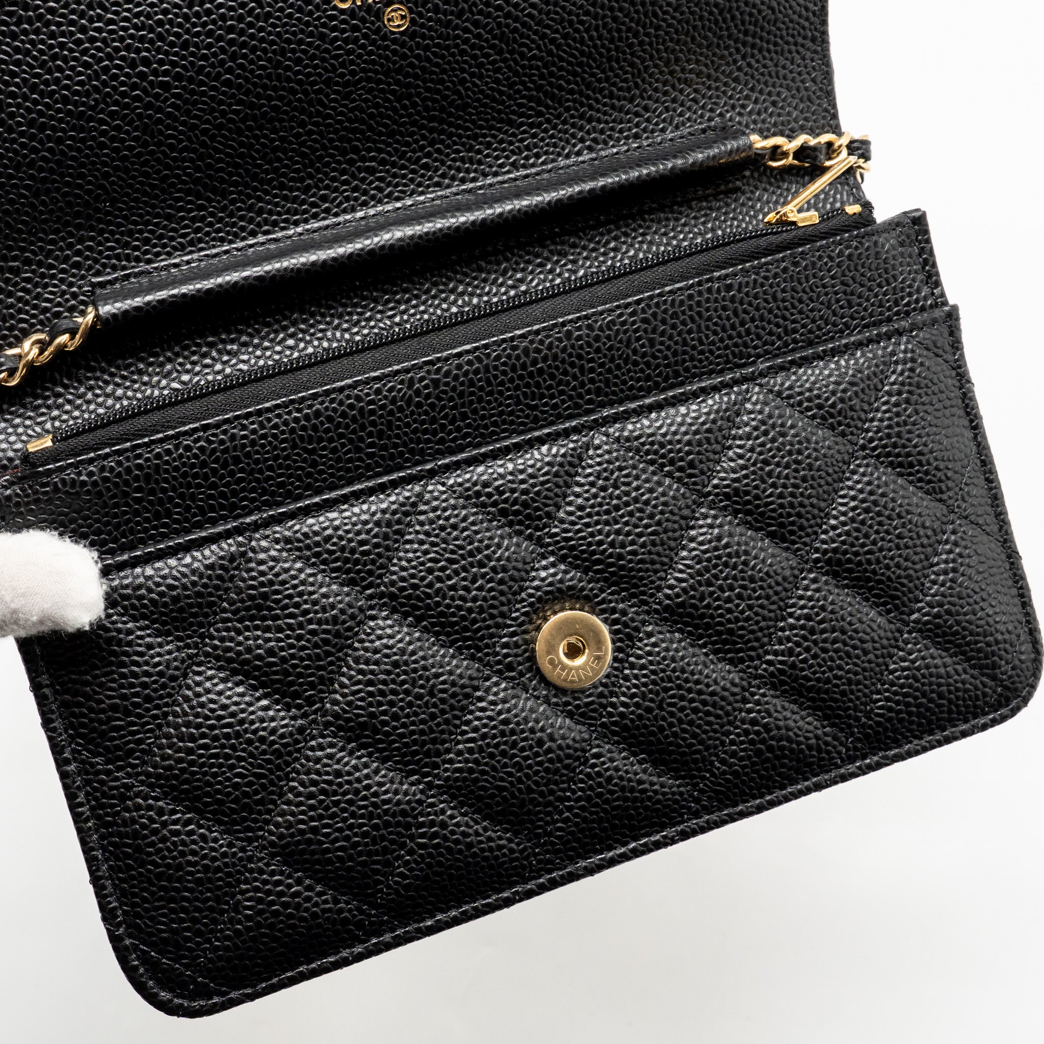chanel-classic-wallet-on-chain-caviar-black-ghwmicrochip-3