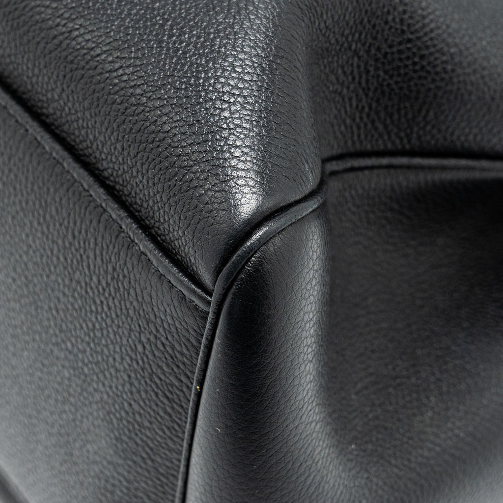 celine-medium-soft-16-bag-grained-calfskin-black-ghw