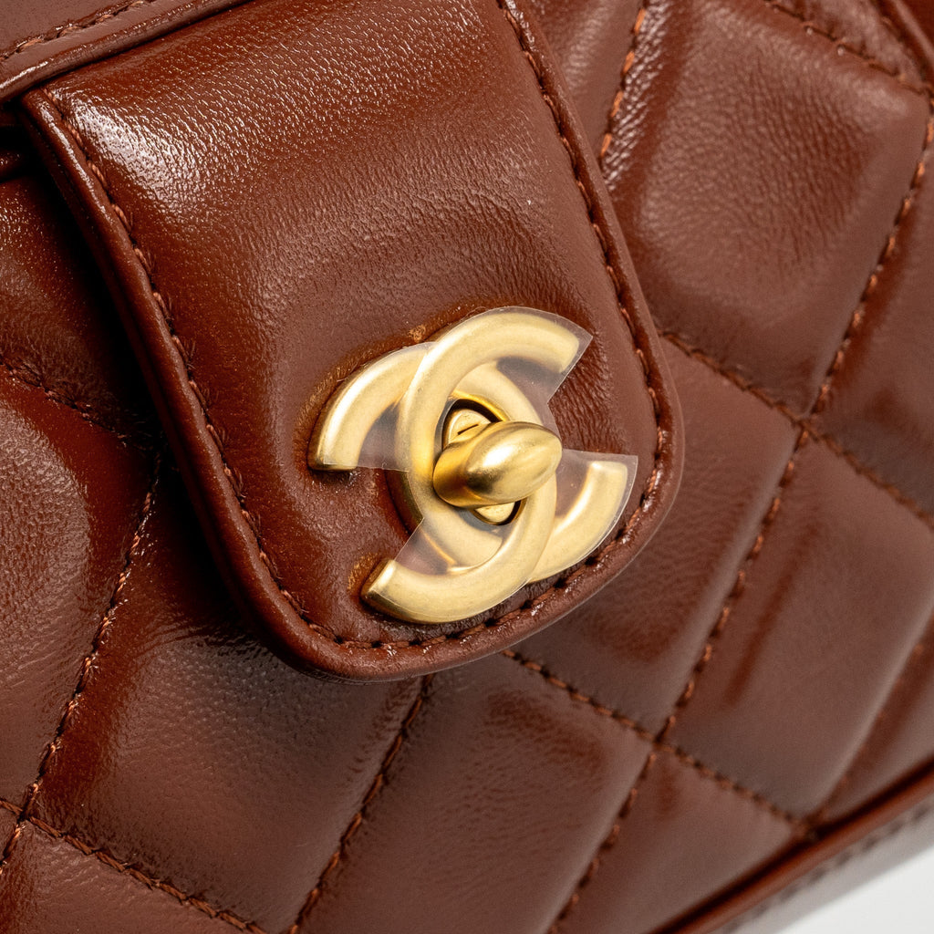 chanel-24a-small-top-handle-doctor-bag-quilted-shiny-lambskin-caramel-ghwmicrochip-copy