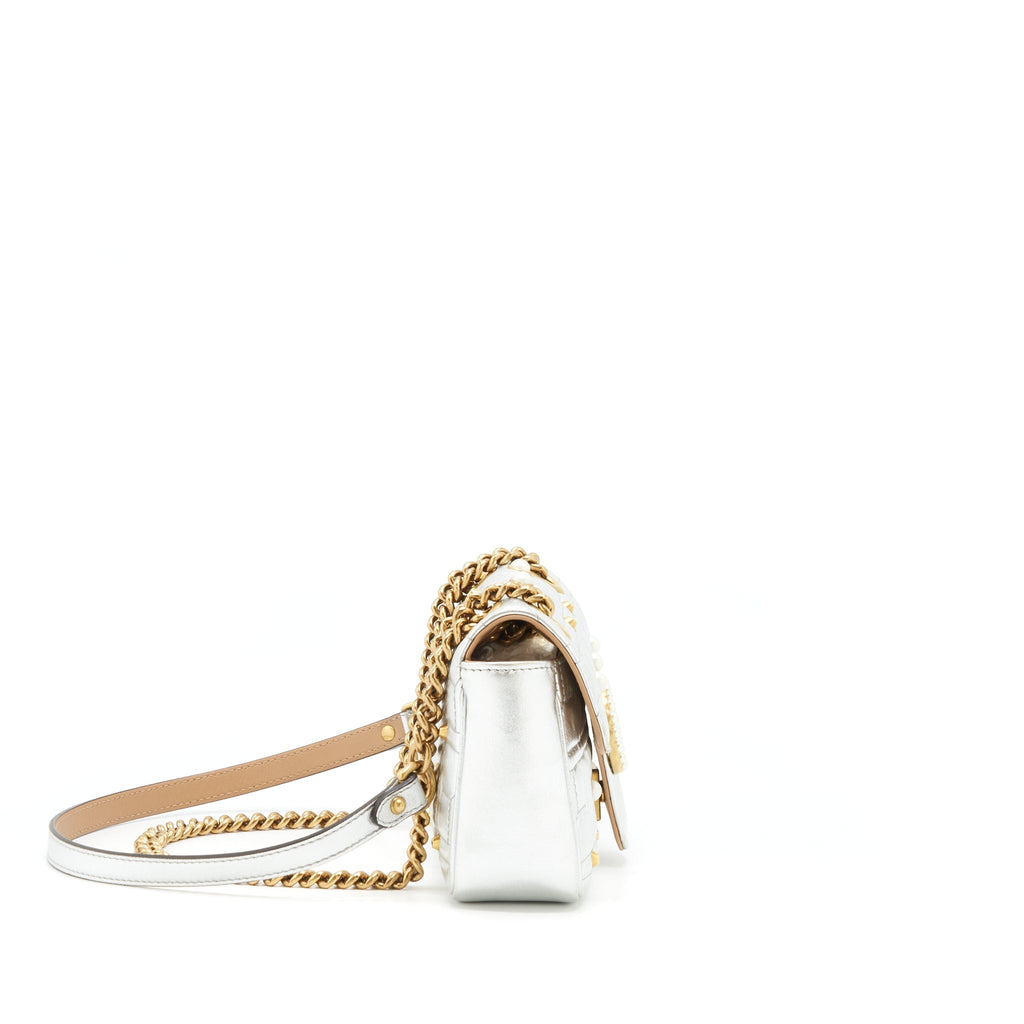 gucci-mini-gg-marmont-flap-bag-limiited-edition-silver-with-pearl-gold-hardware
