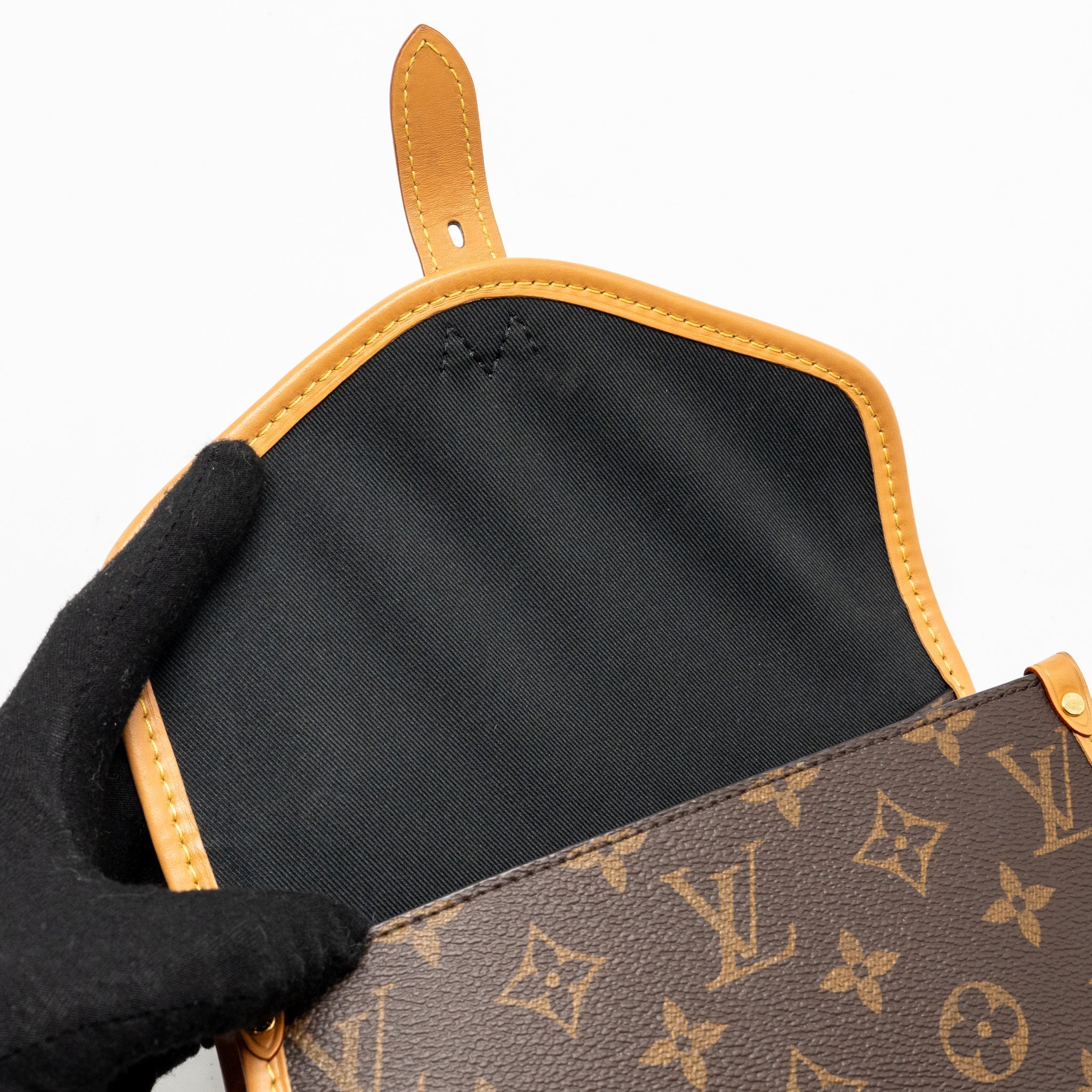 louis-vuitton-ivy-bag-monogram-canvas-ghw