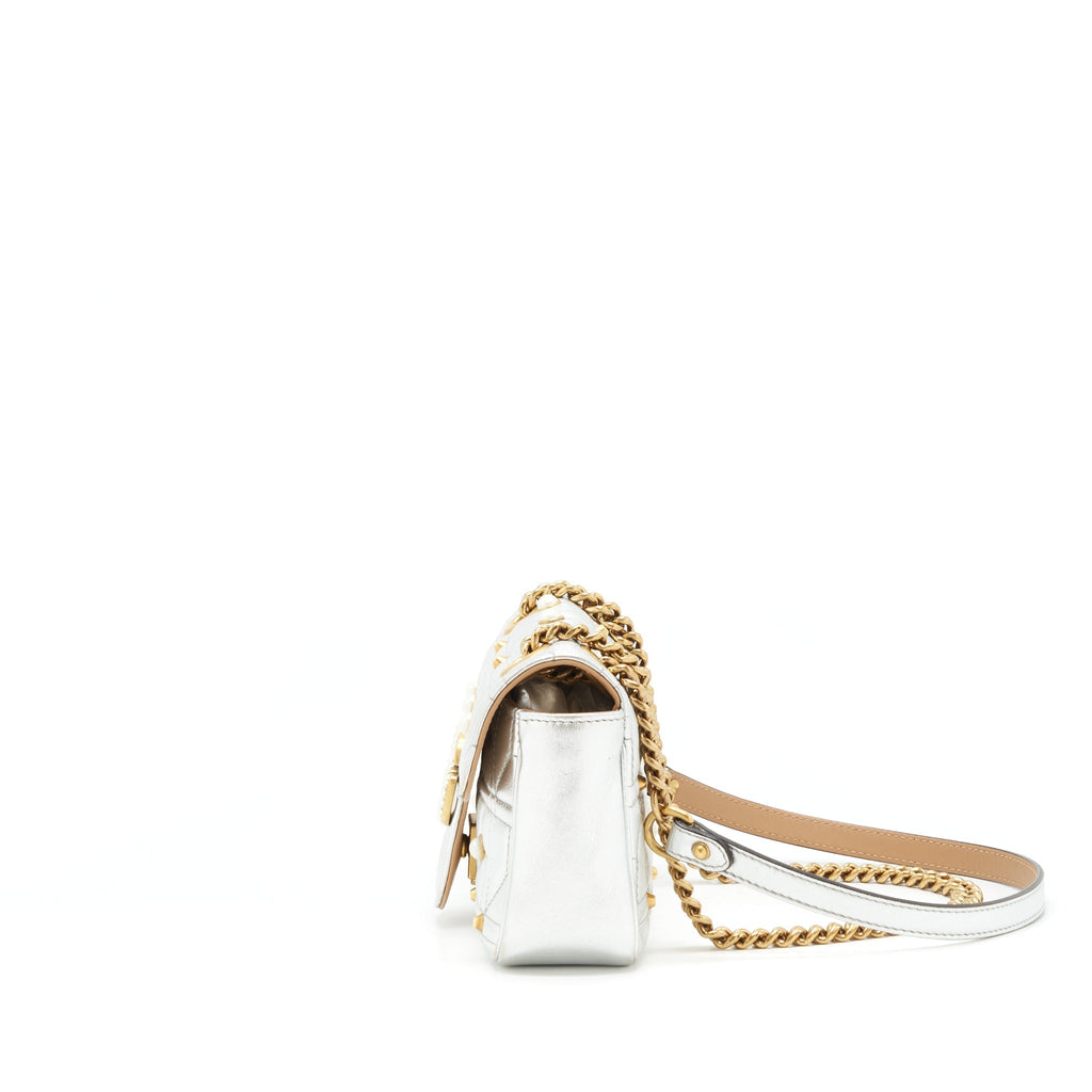 gucci-mini-gg-marmont-flap-bag-limiited-edition-silver-with-pearl-gold-hardware