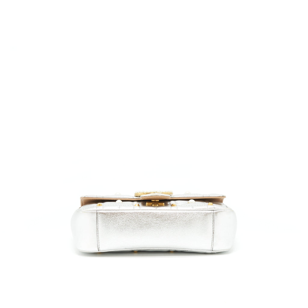 gucci-mini-gg-marmont-flap-bag-limiited-edition-silver-with-pearl-gold-hardware