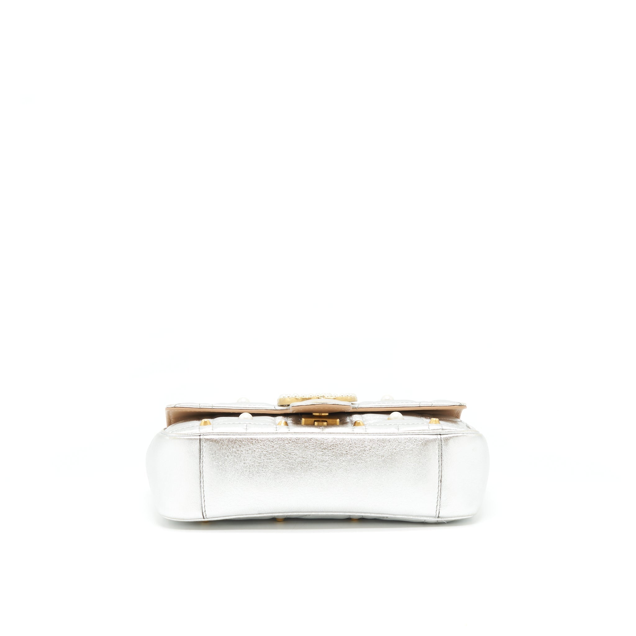 gucci-mini-gg-marmont-flap-bag-limiited-edition-silver-with-pearl-gold-hardware