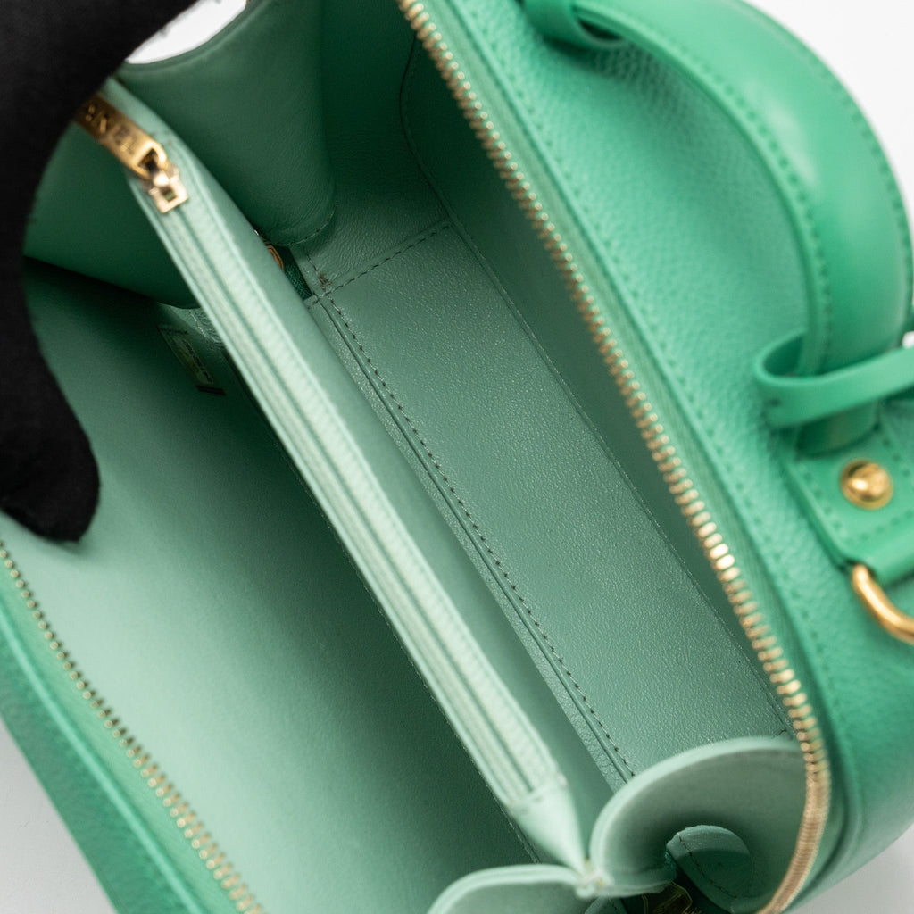 chanel-medium-filigree-vanity-case-caviar-green-ghw