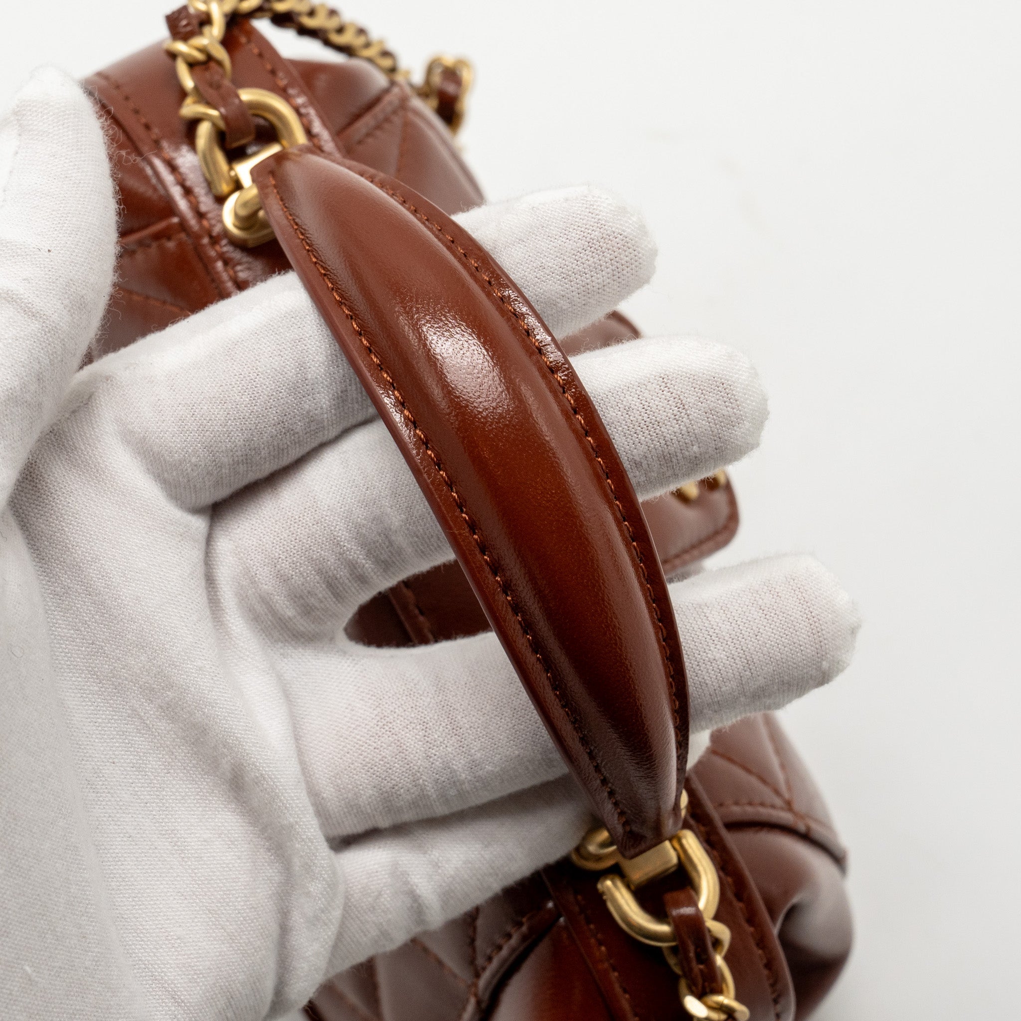 chanel-24a-small-top-handle-doctor-bag-quilted-shiny-lambskin-caramel-ghwmicrochip-copy