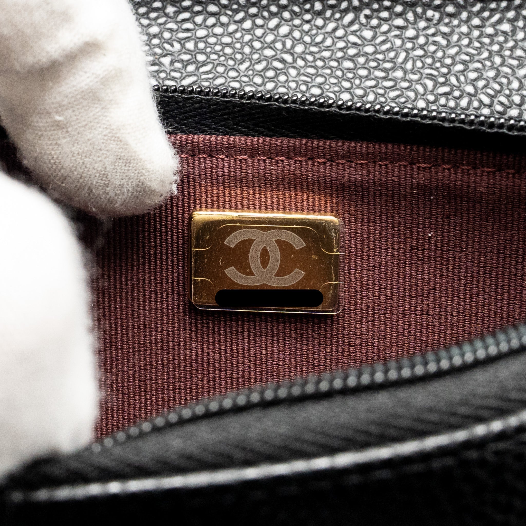 chanel-classic-wallet-on-chain-caviar-black-ghwmicrochip-3