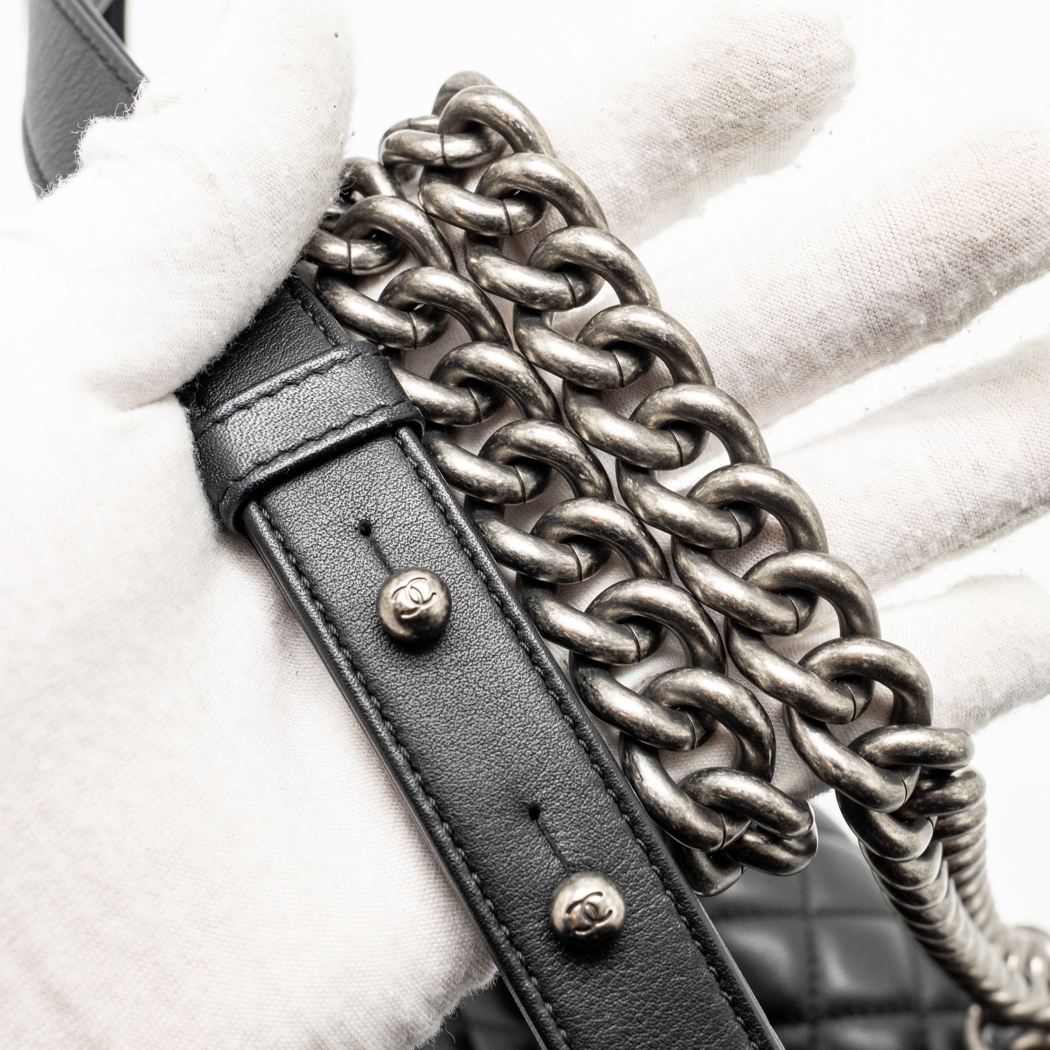 chanel-new-medium-boy-bag-calfskin-black-ruthenium-hardware