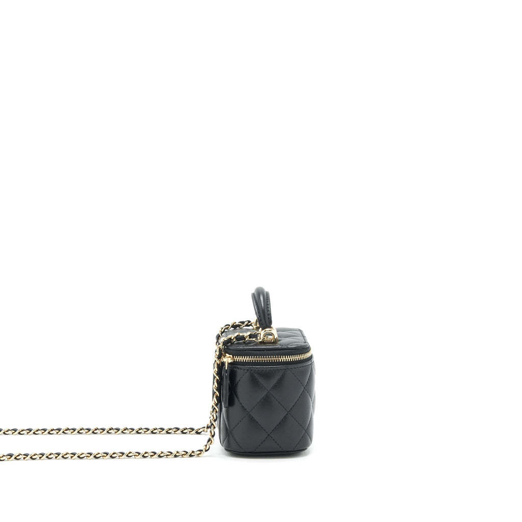 chanel-21p-top-handle-mini-vanity-with-chain-with-mirror-inside-lambskin-black-lghw