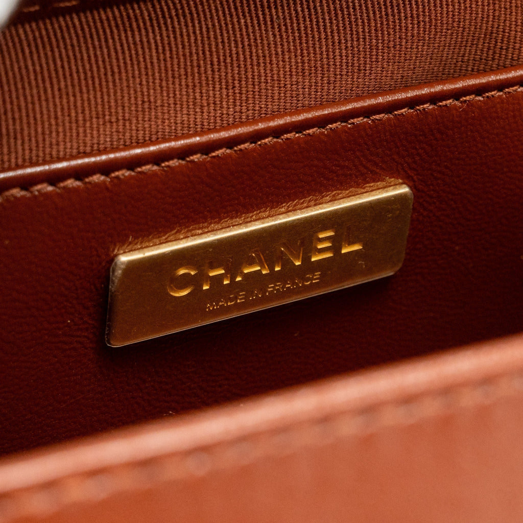 chanel-24a-small-top-handle-doctor-bag-quilted-shiny-lambskin-caramel-ghwmicrochip-copy