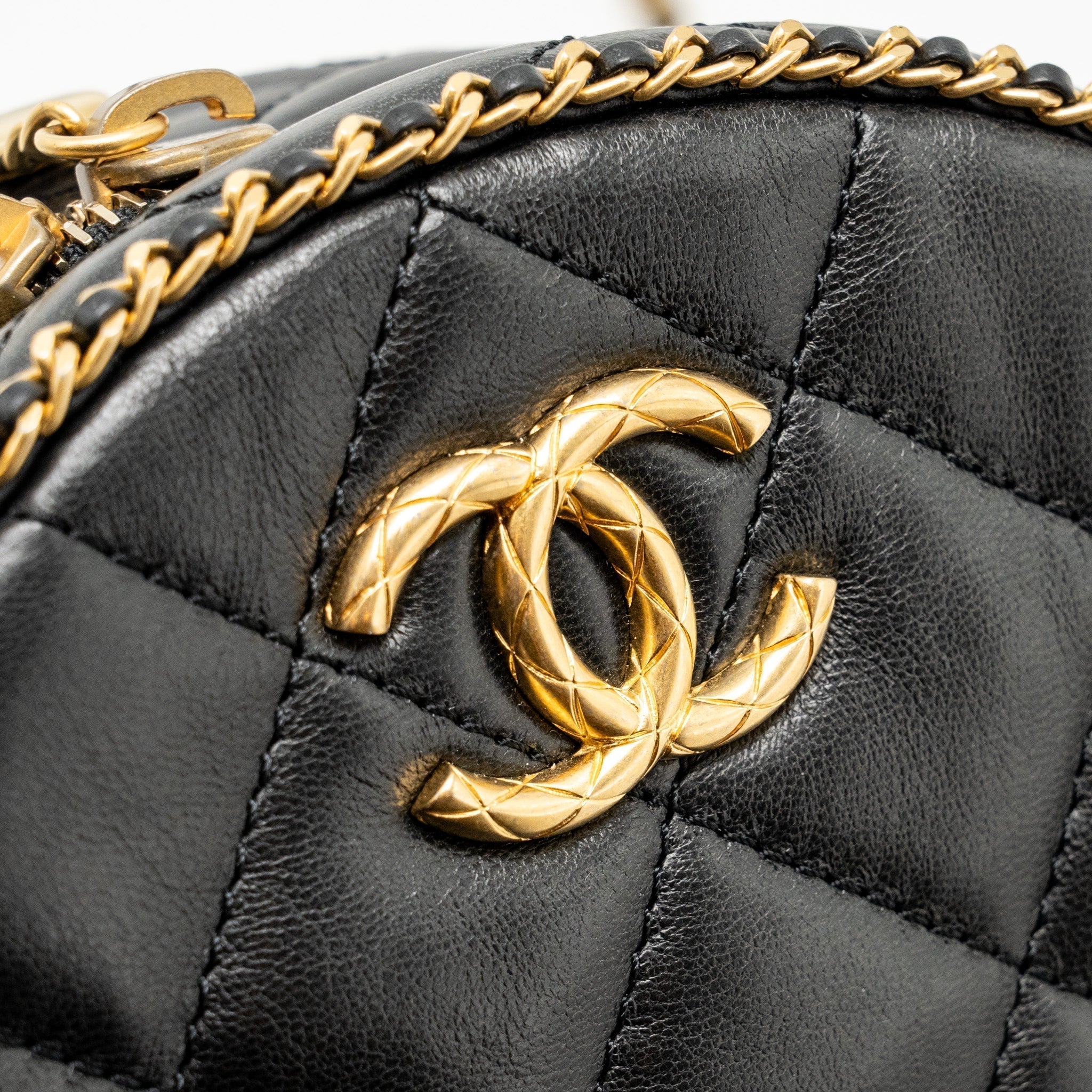 chanel-round-vanity-with-chain-lambskin-black-ghw-microchip-1