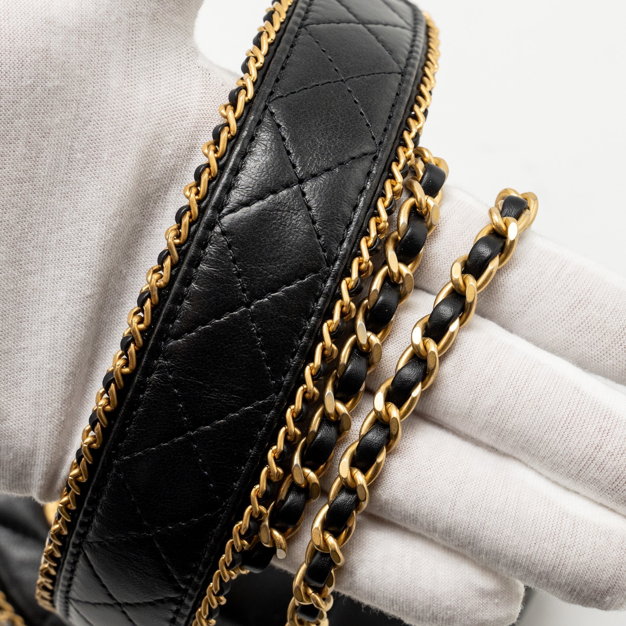 chanel-round-vanity-with-chain-lambskin-black-ghw-microchip-1