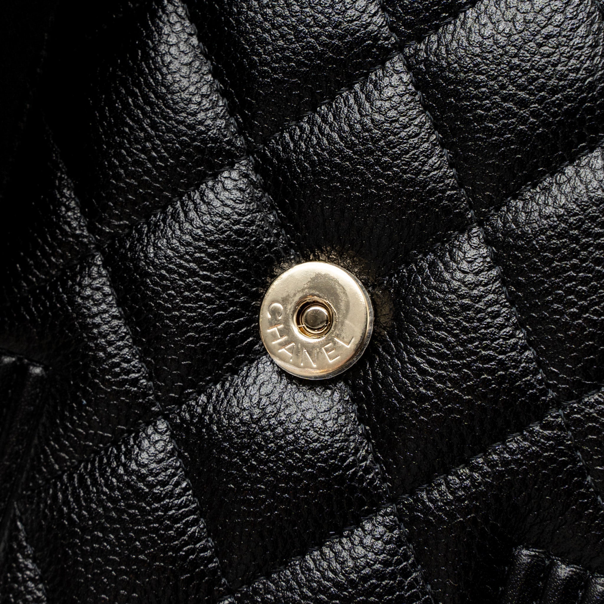 chanel-vertical-phone-pouch-caviar-black-lghw