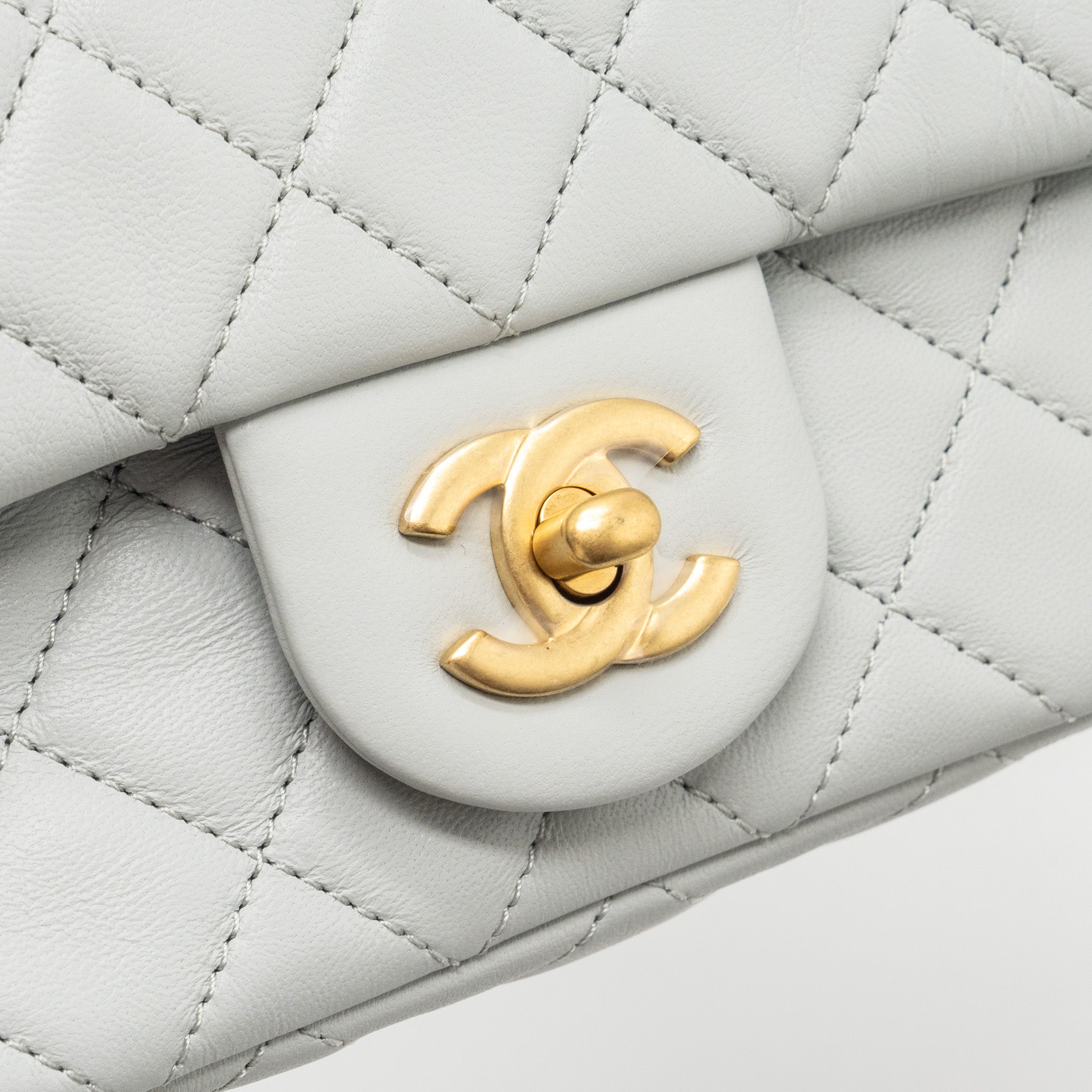 chanel-23c-pearl-crush-mini-rectangular-flap-bag-lambskin-light-grey-ghw-microchip