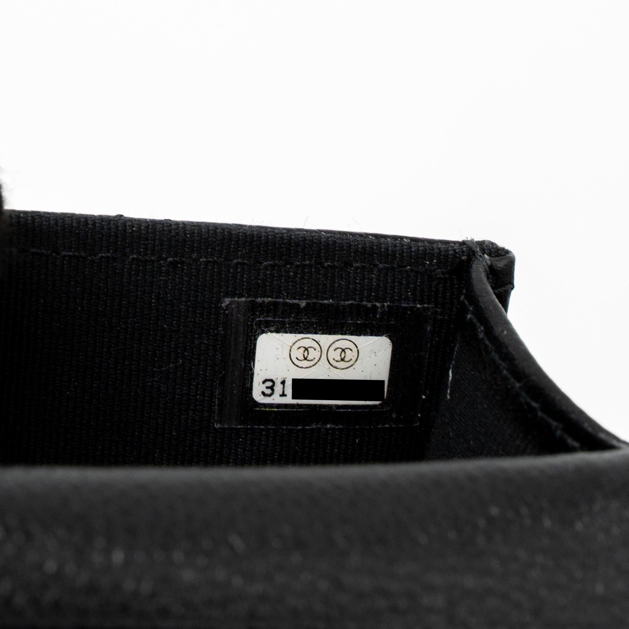 chanel-vertical-phone-pouch-caviar-black-lghw