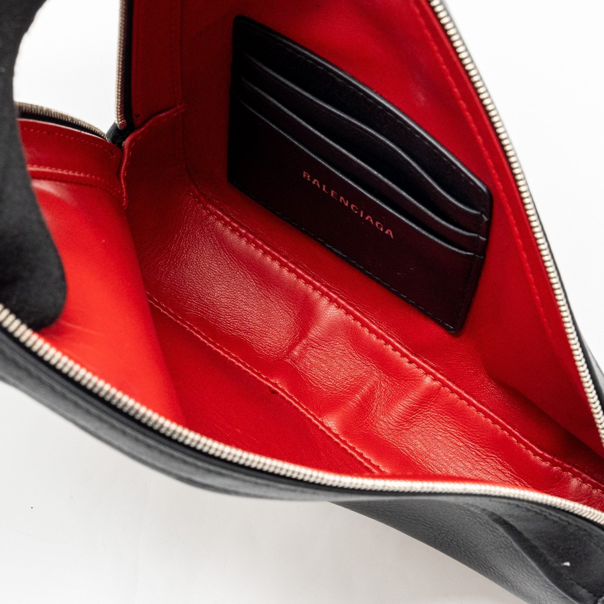 balenciaga-triangle-zip-clutch-calfskin-black-shw