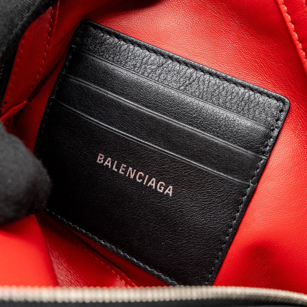 balenciaga-triangle-zip-clutch-calfskin-black-shw