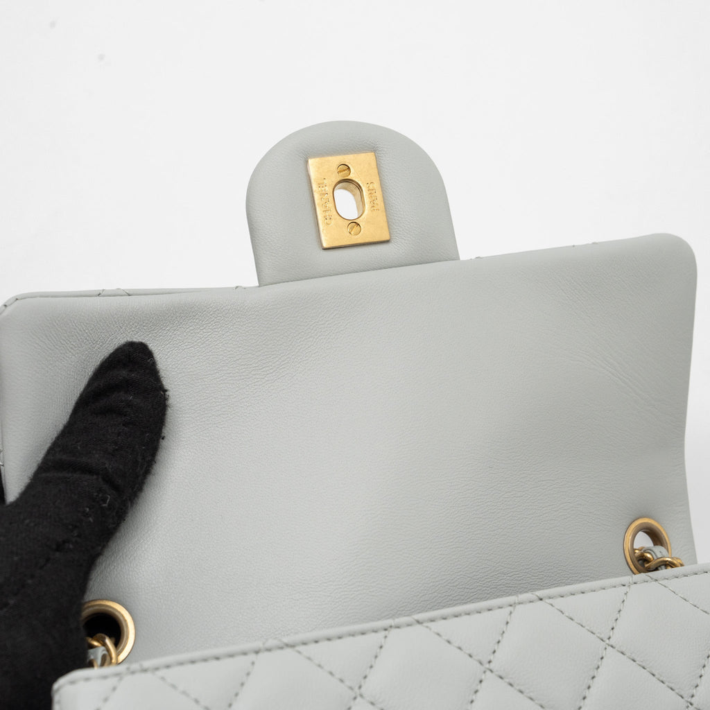 chanel-23c-pearl-crush-mini-rectangular-flap-bag-lambskin-light-grey-ghw-microchip