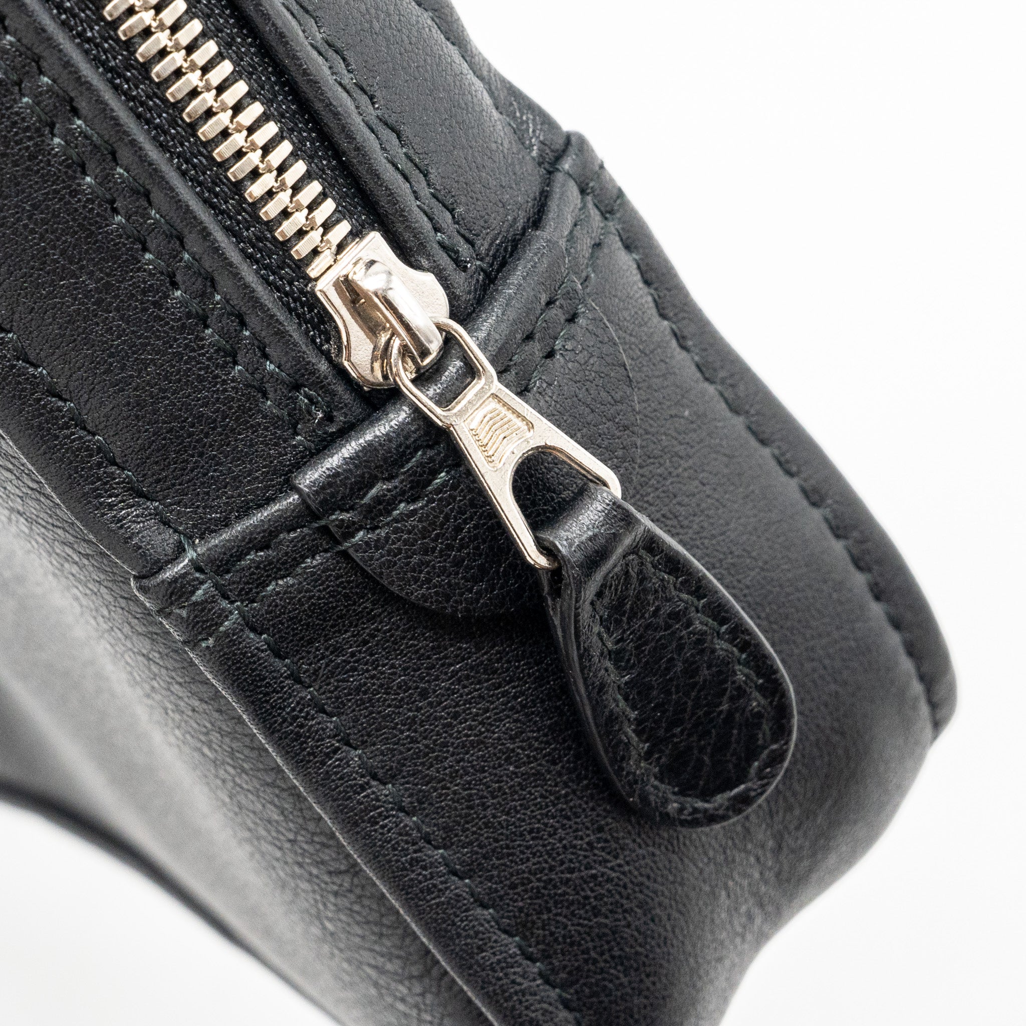 balenciaga-triangle-zip-clutch-calfskin-black-shw