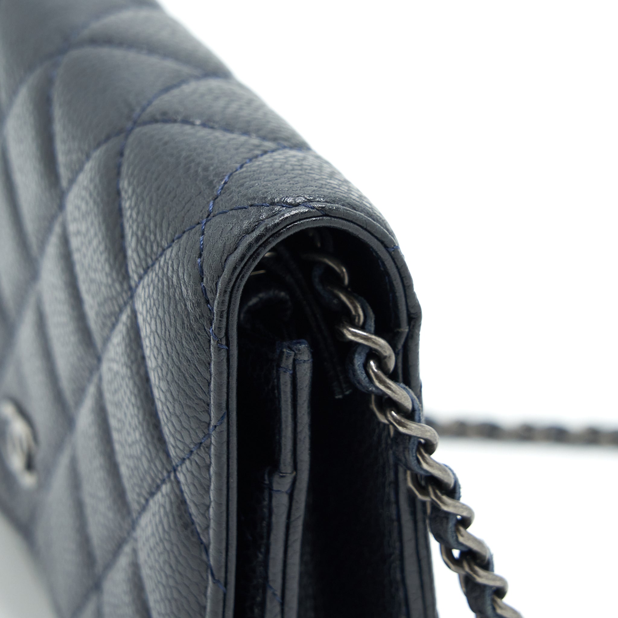 chanel-classic-wallet-on-chain-caviar-navy-ruthenium-hardware
