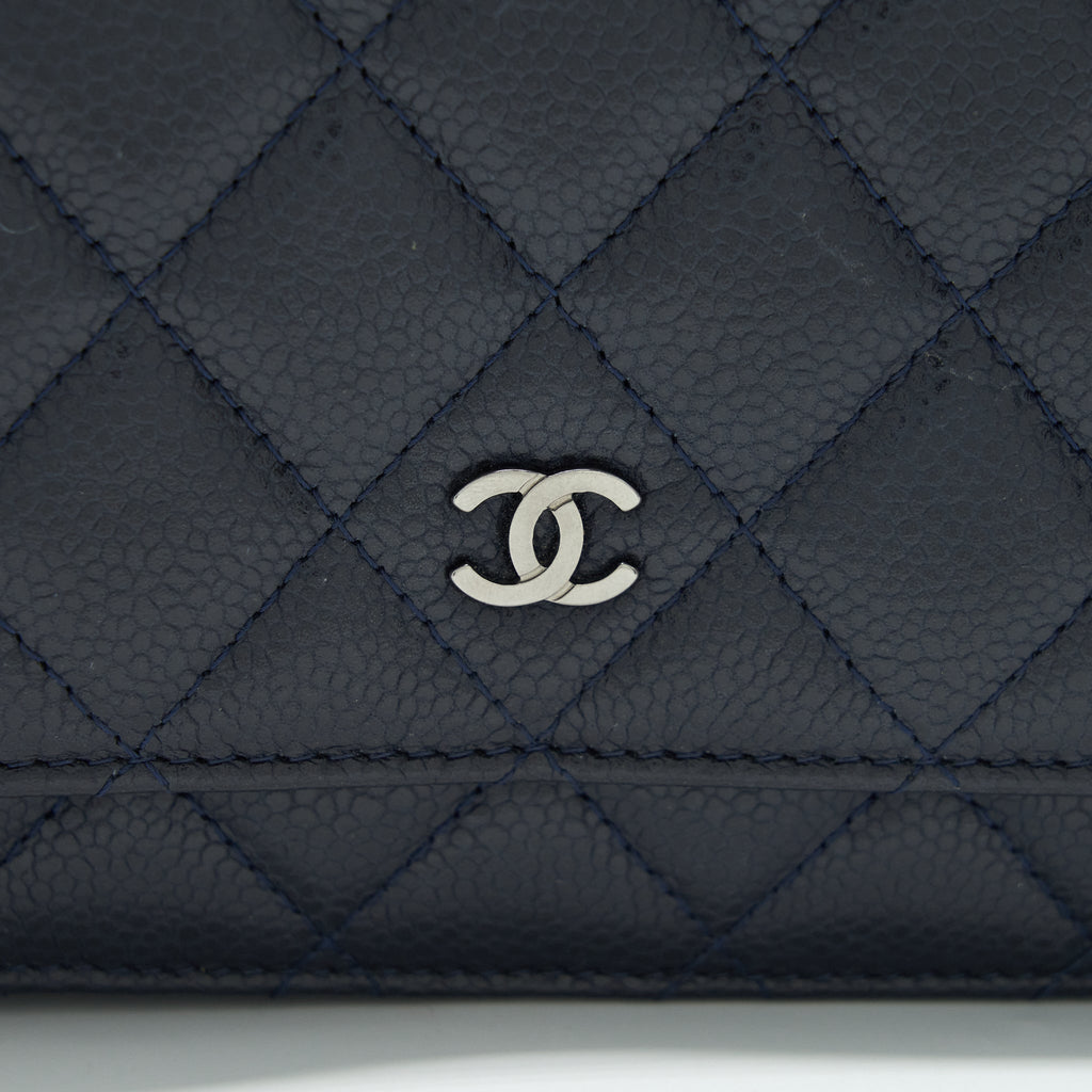 chanel-classic-wallet-on-chain-caviar-navy-ruthenium-hardware