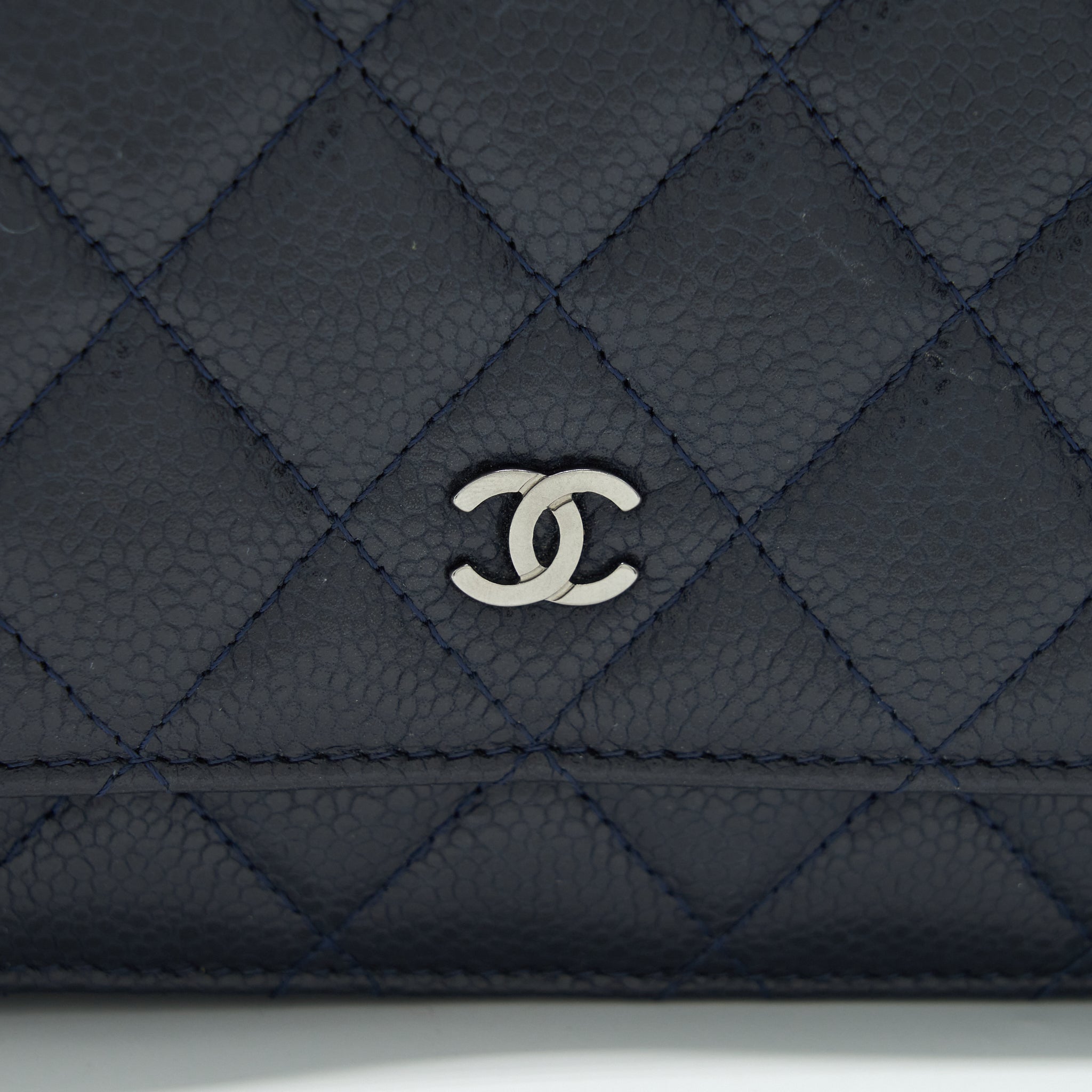 chanel-classic-wallet-on-chain-caviar-navy-ruthenium-hardware