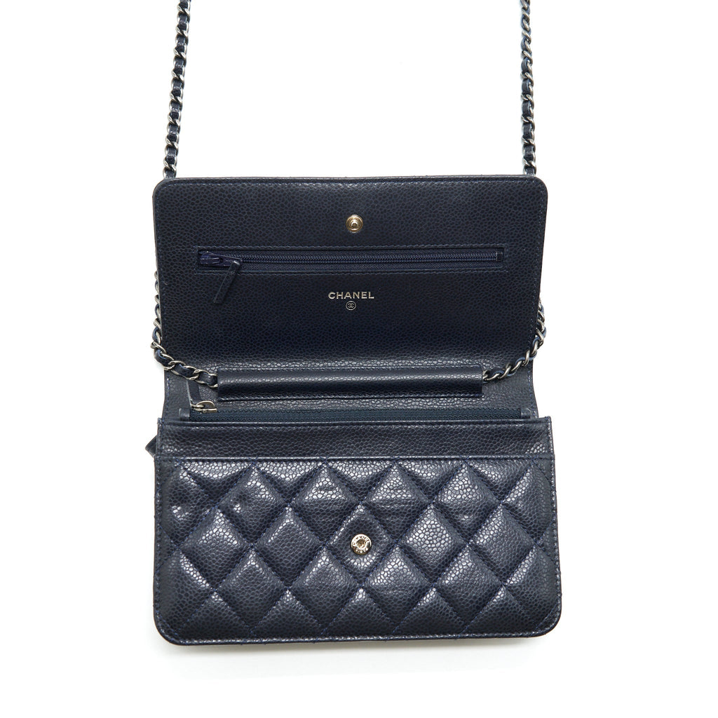 chanel-classic-wallet-on-chain-caviar-navy-ruthenium-hardware